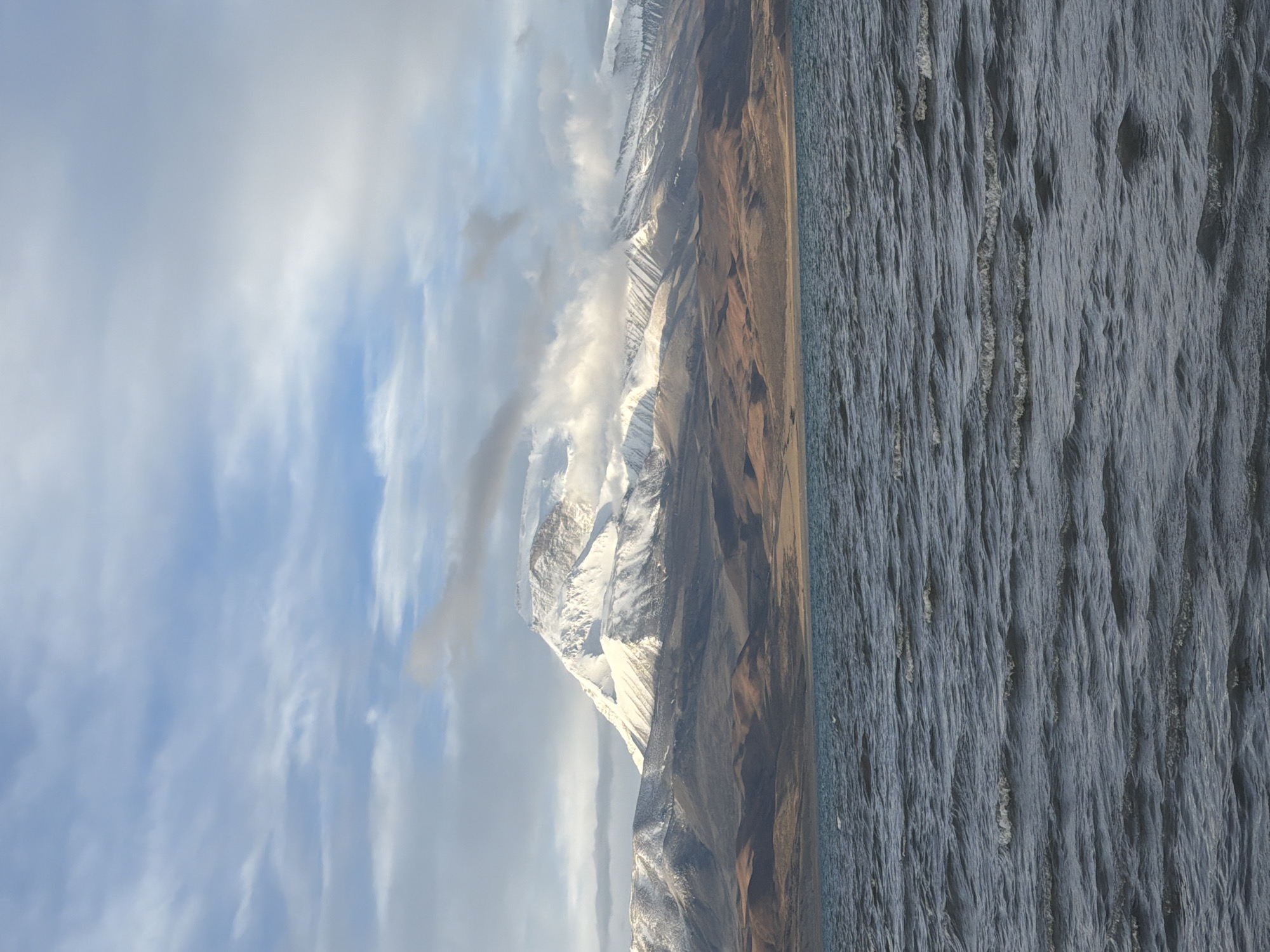 Scenic mountain lake views documented in Purang, China