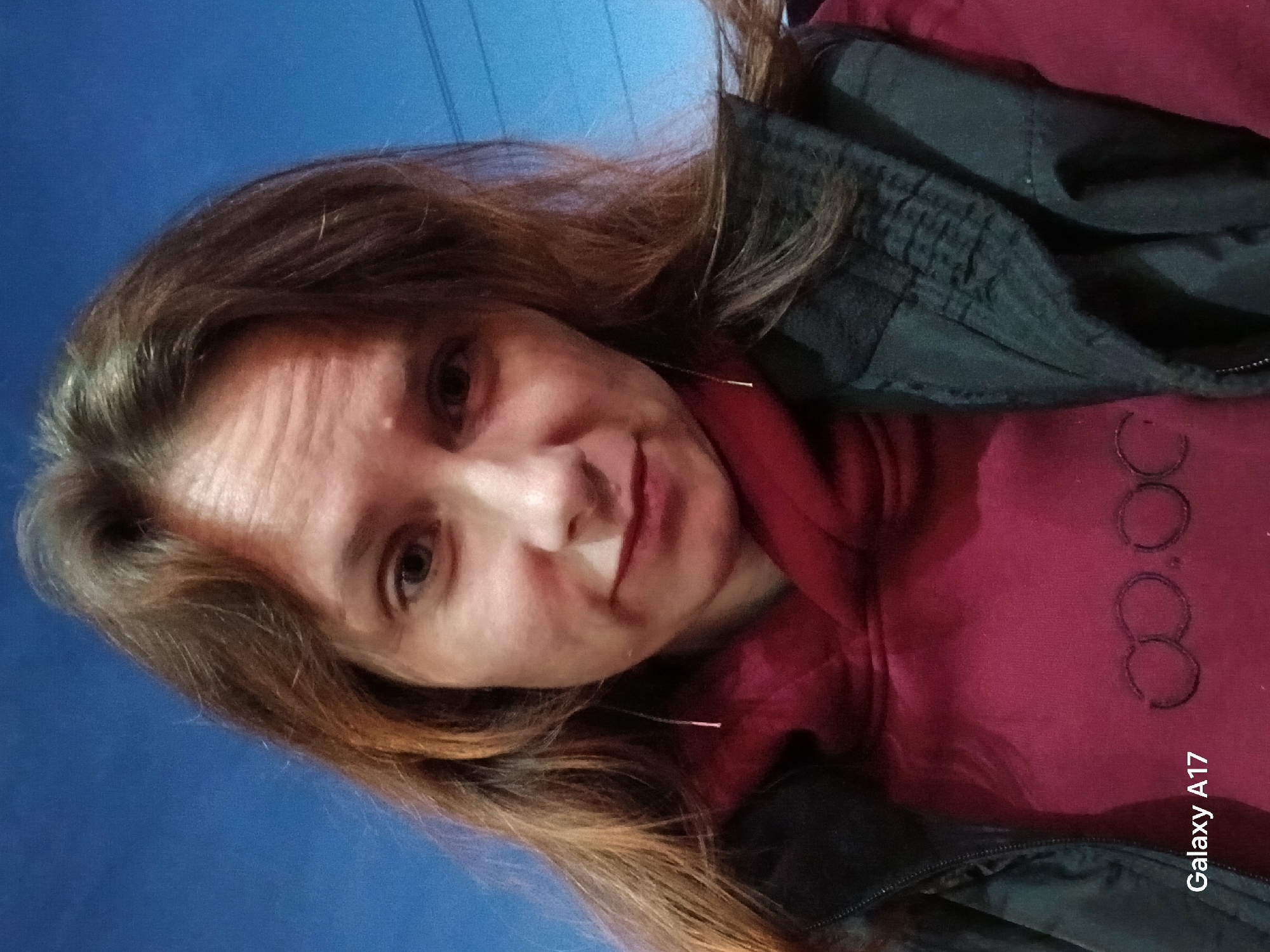 Woman documents evening stroll through Yekaterinburg at dusk