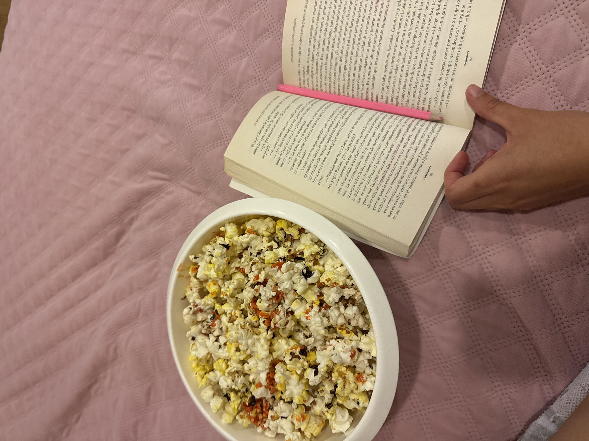 Late-night reading session documented in Tlaxcalancingo, Mexico