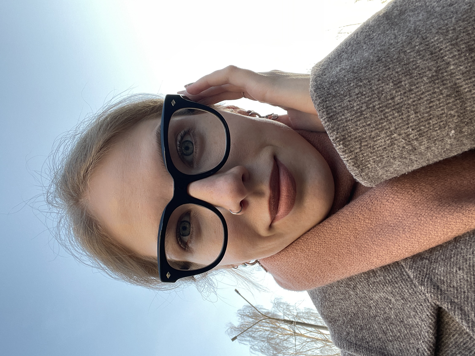 Spring day scenes captured in Izhevsk show selfies, flowers, child play