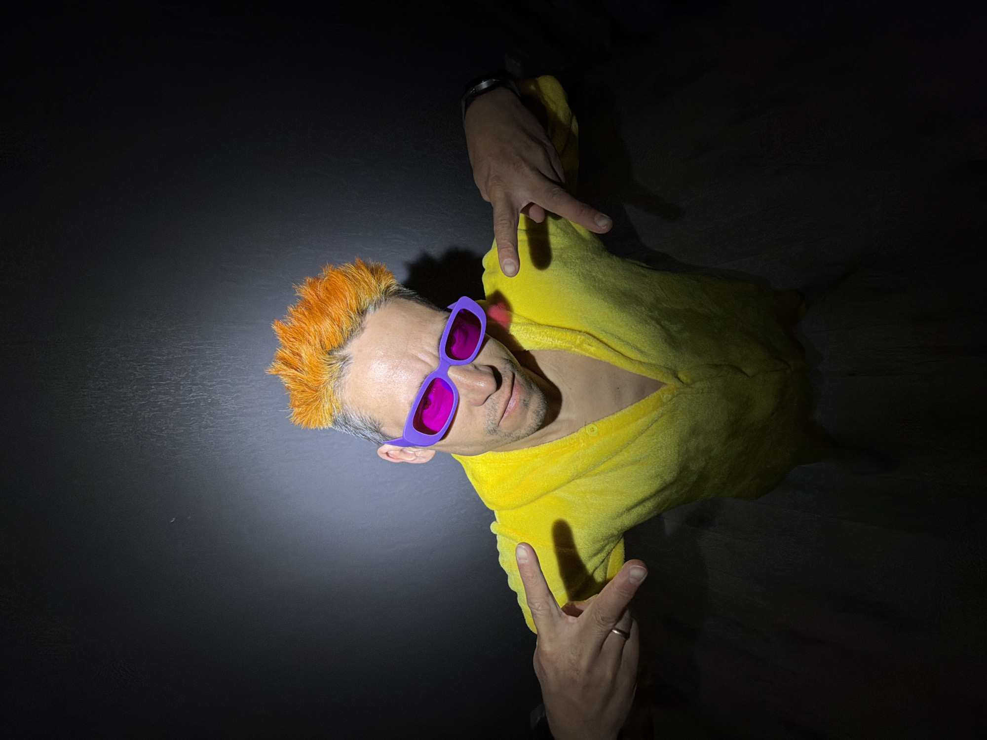 Man with spiked hair and tortoiseshell cat photographed minutes apart