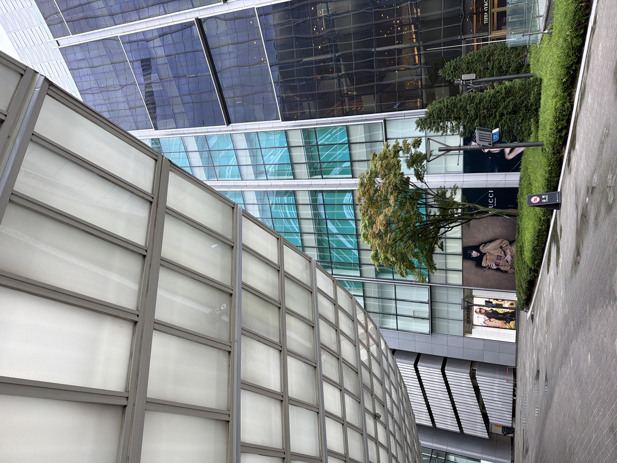 Roaming Seoul's landmarks on a hazy July day