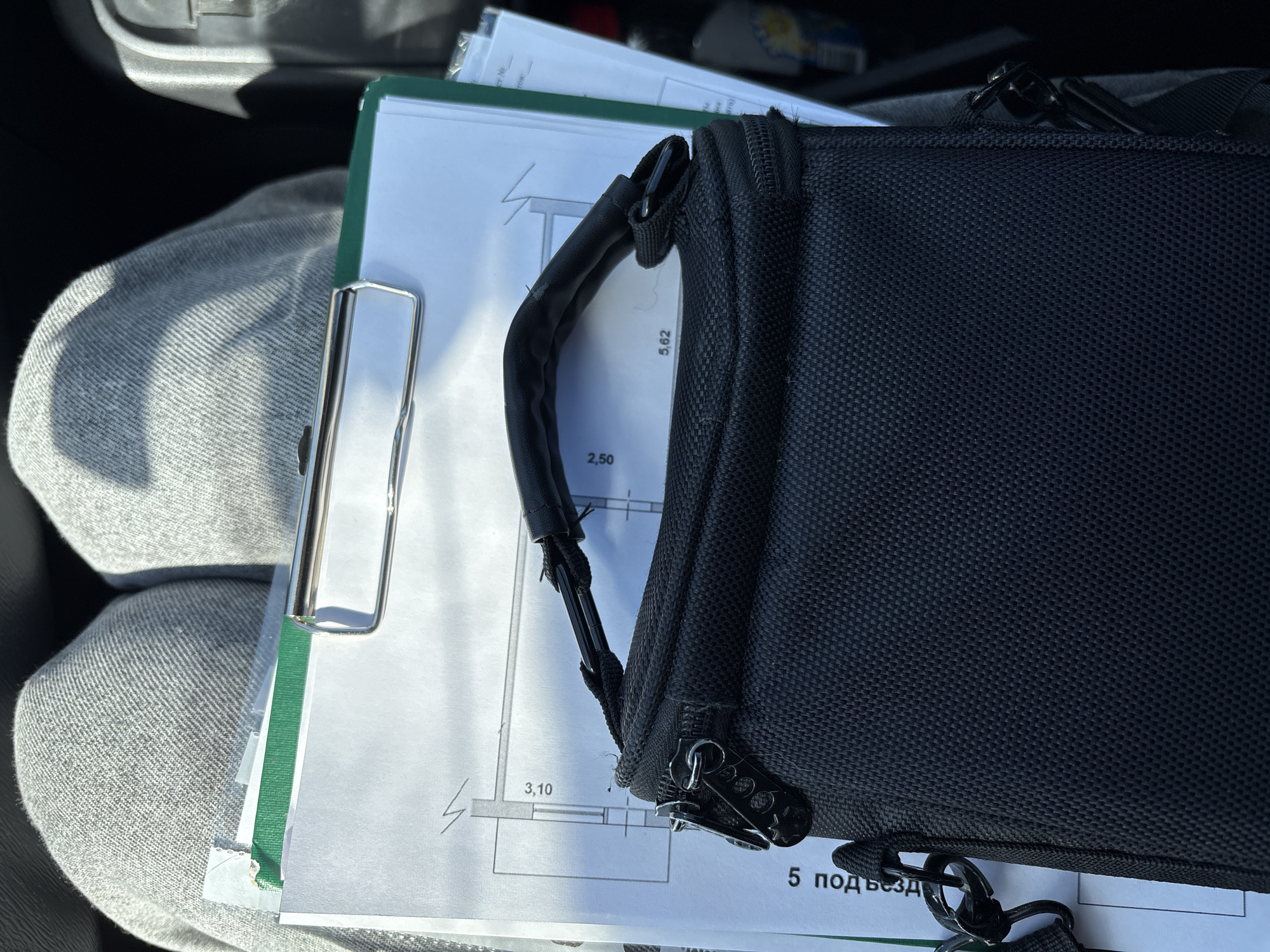 Person with clipboard observed in Ust-Ilimsk, Russia