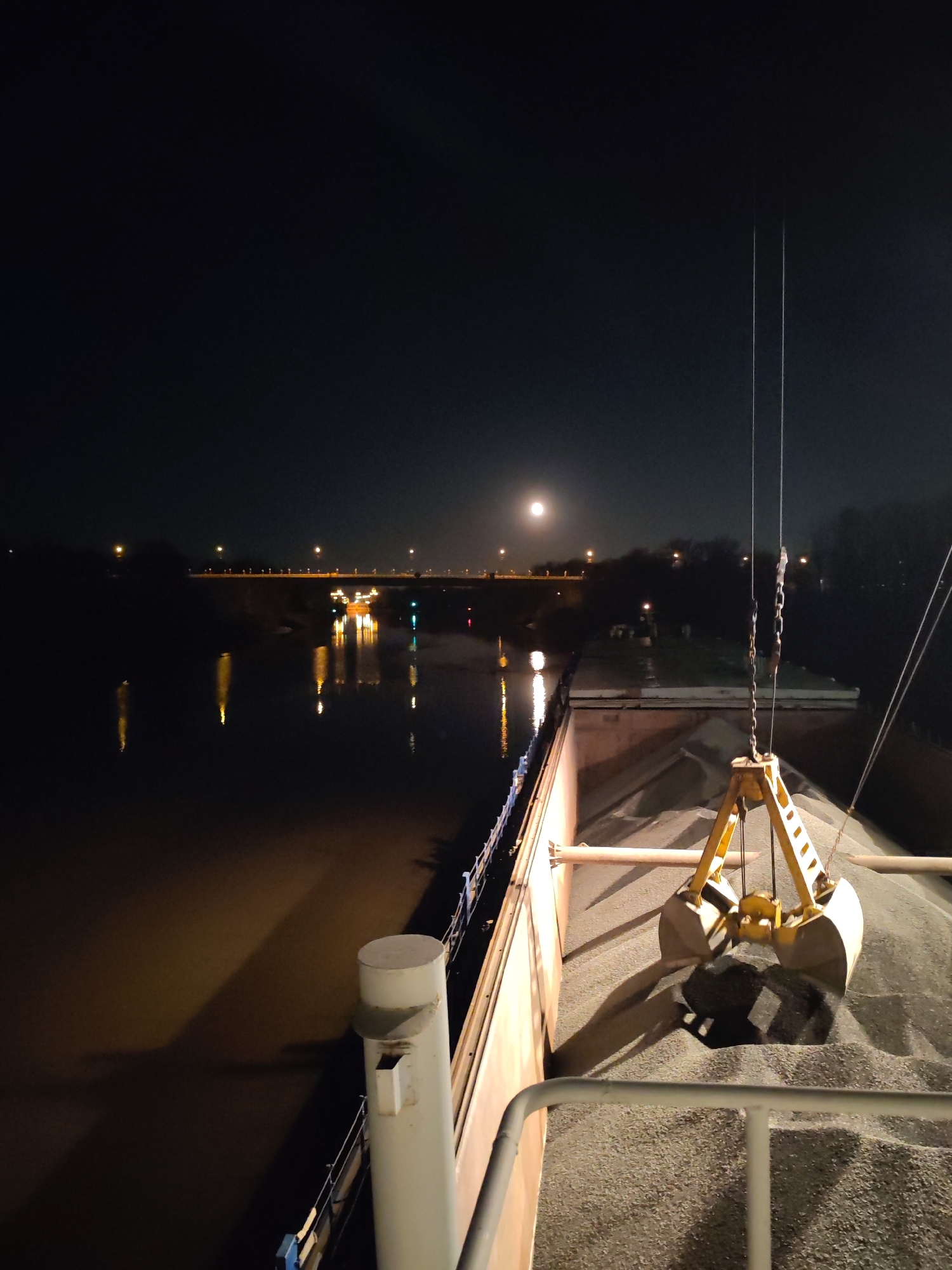 Nighttime cargo operations documented in Yakhroma, Russia