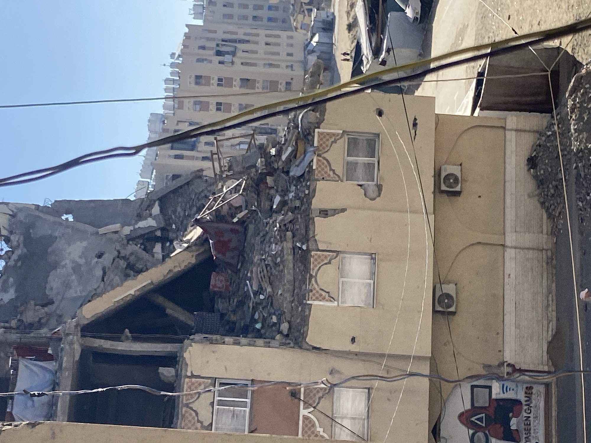 Widespread building damage and displacement camps documented in Khan Yunis