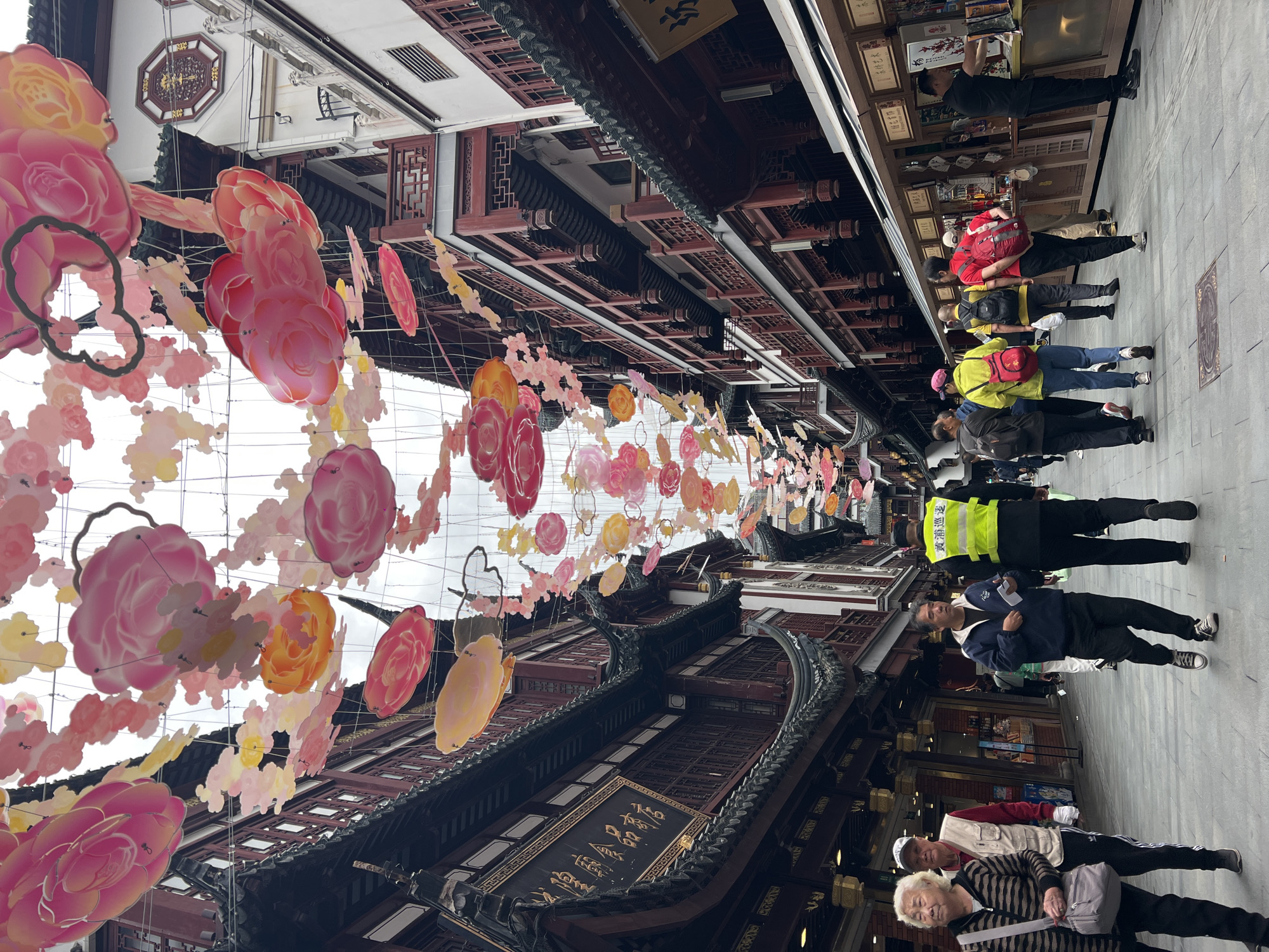 Early morning documentation of Shanghai's traditional districts and gardens