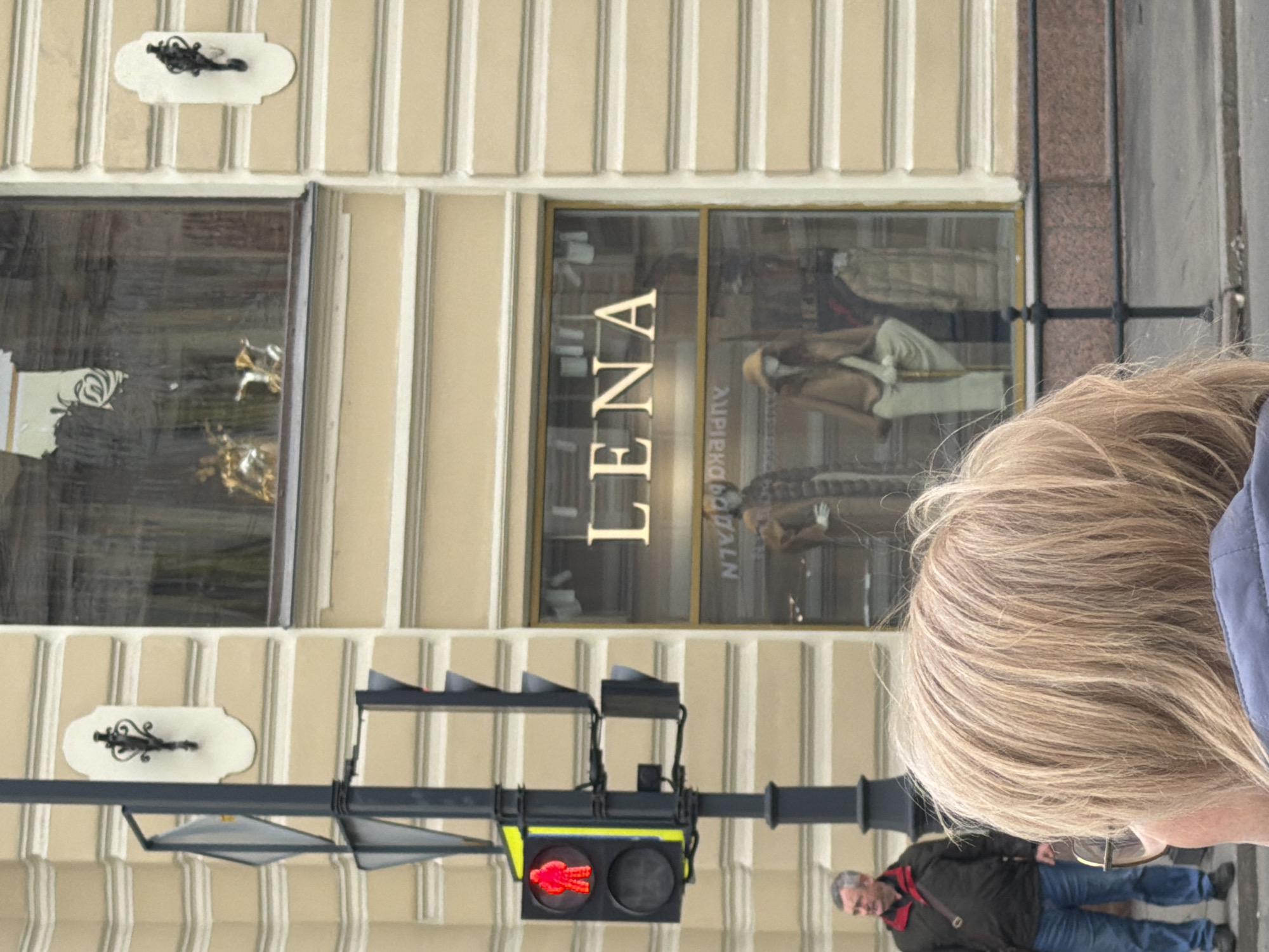 Routine street life documented in Saint Petersburg commercial district