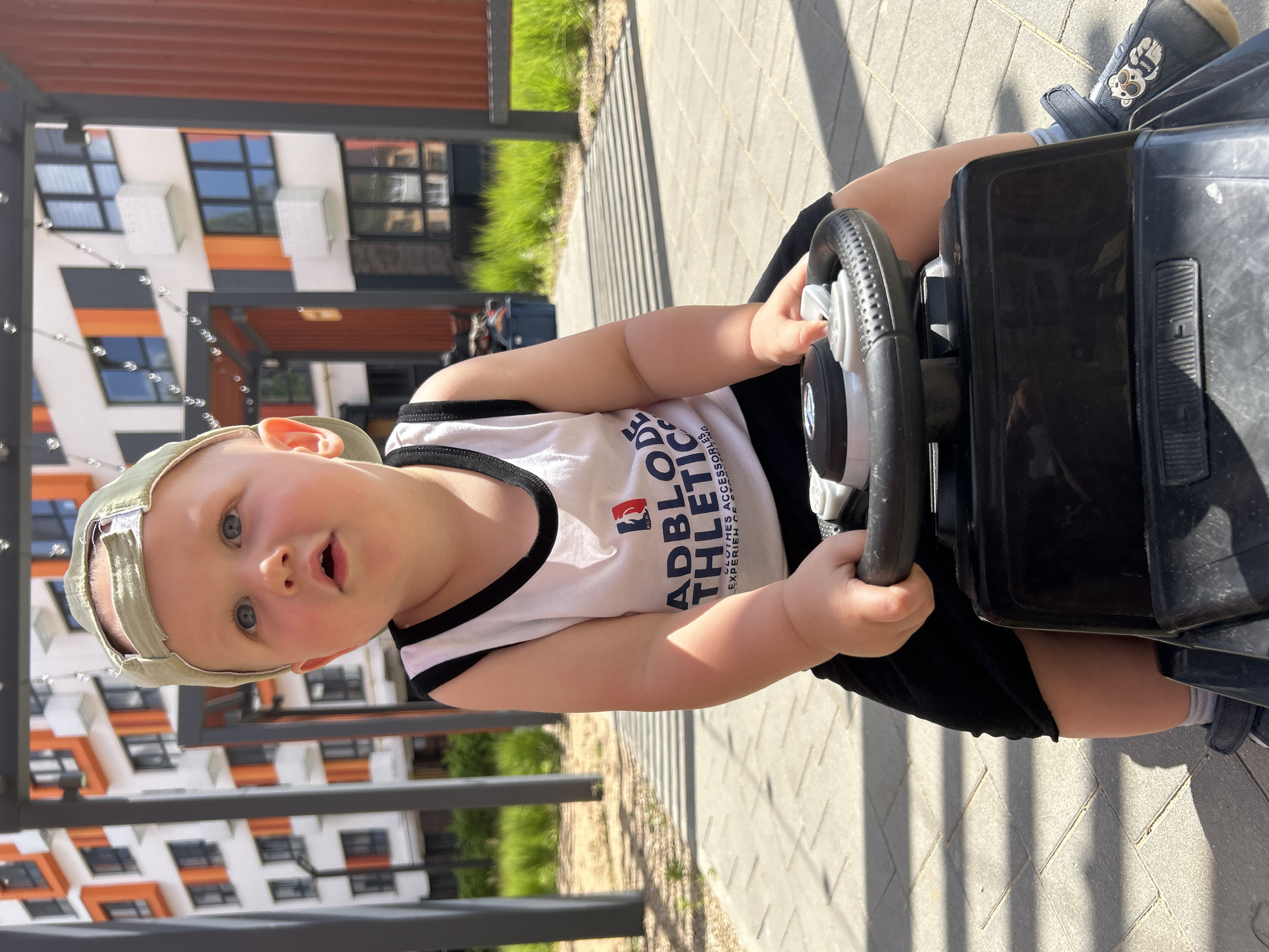 Summer morning outing in Kaluga, scooters and snacks