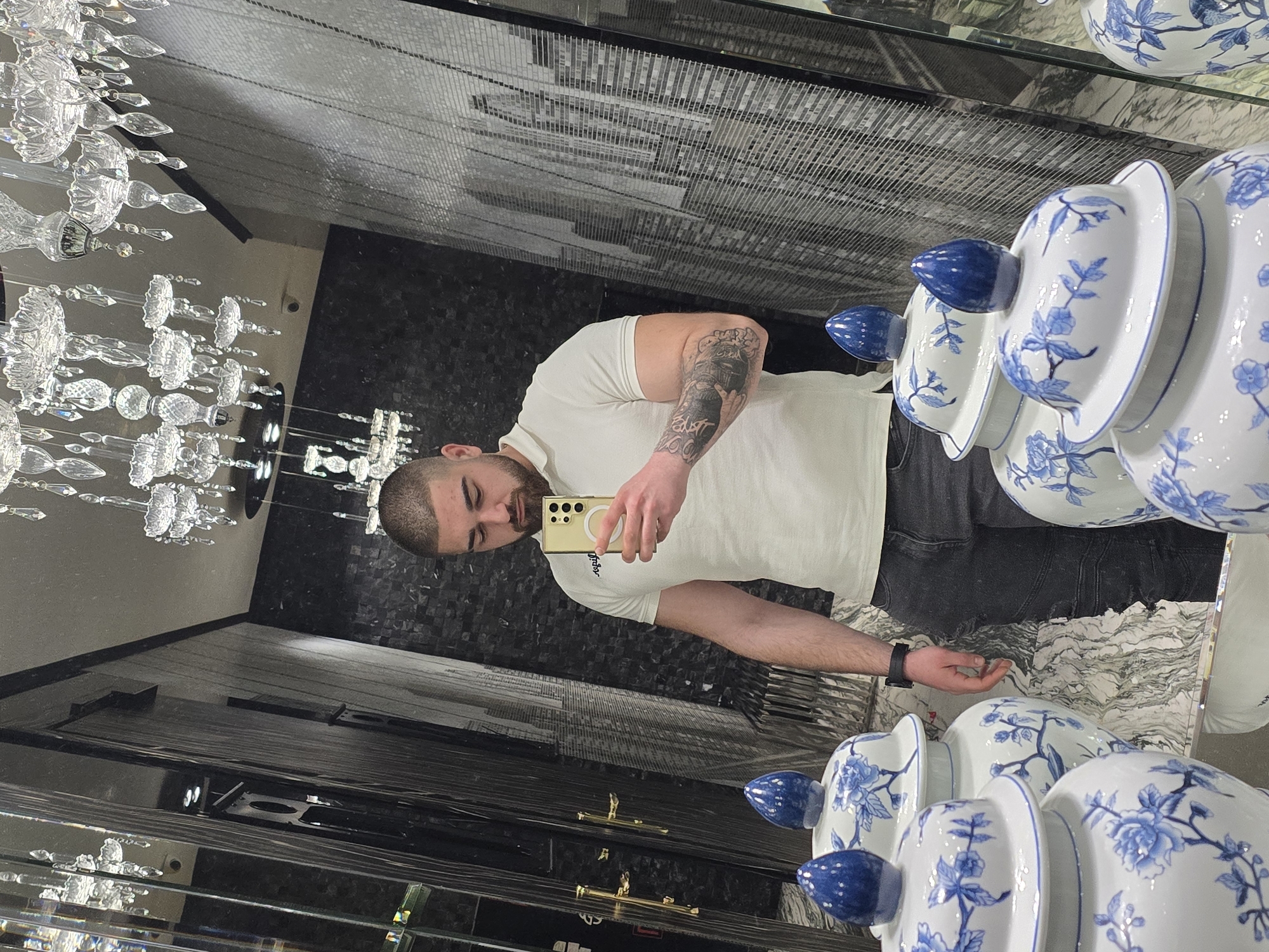 Sofia residents capture bathroom selfie, coffee moment