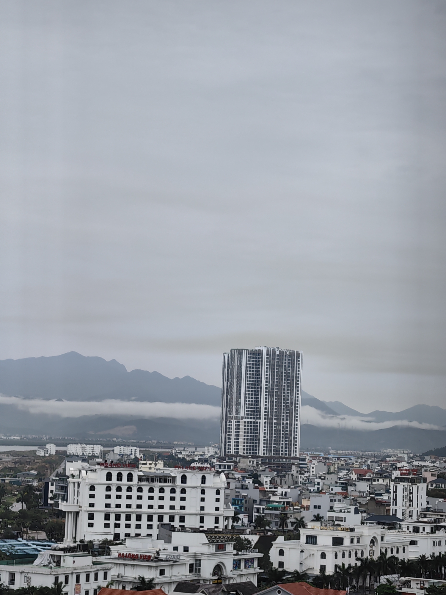 Overcast morning documented across Hong Gai Ward coastal district
