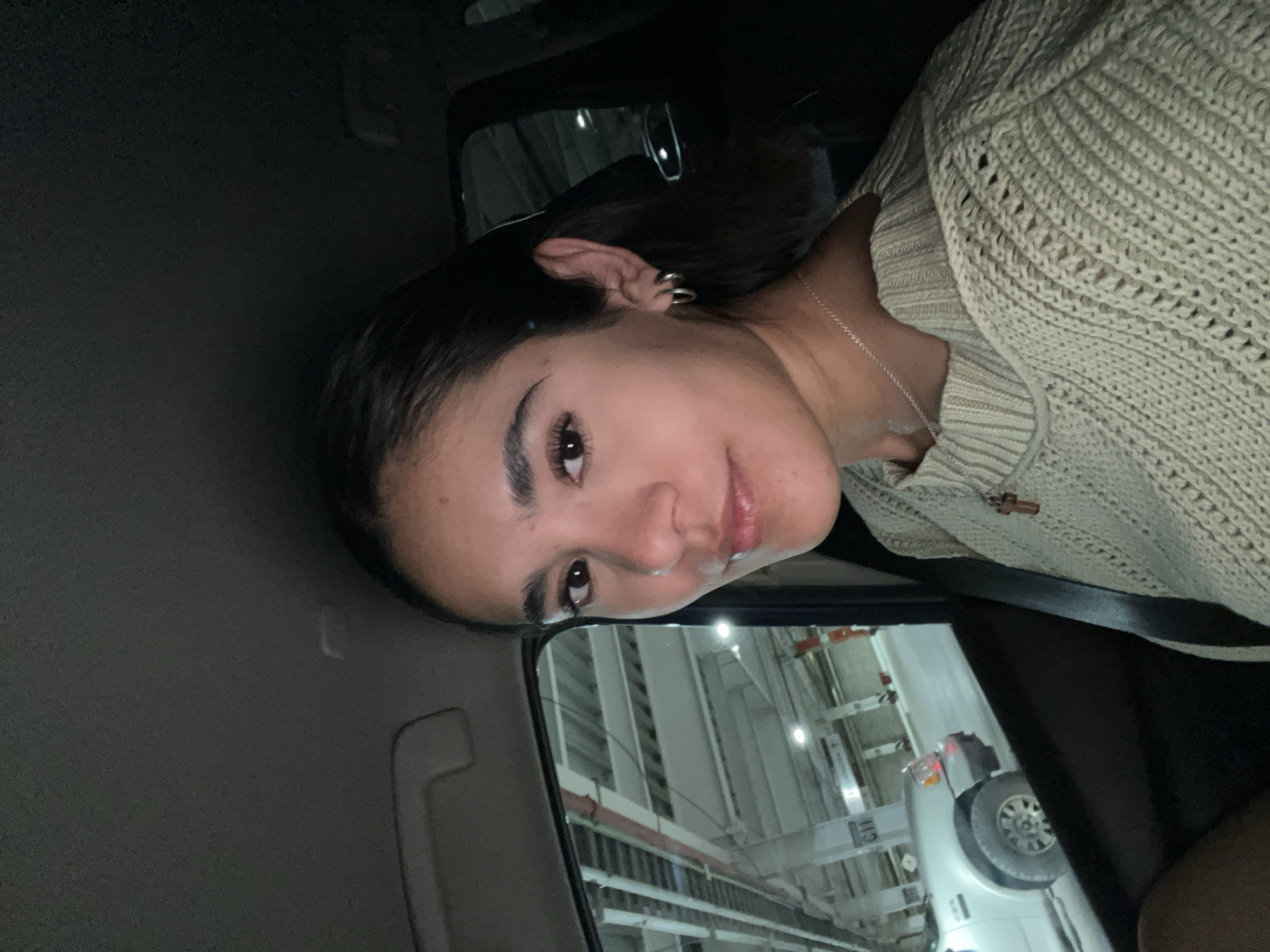 Woman takes car selfies in San Bernardino Tlaxcalancingo