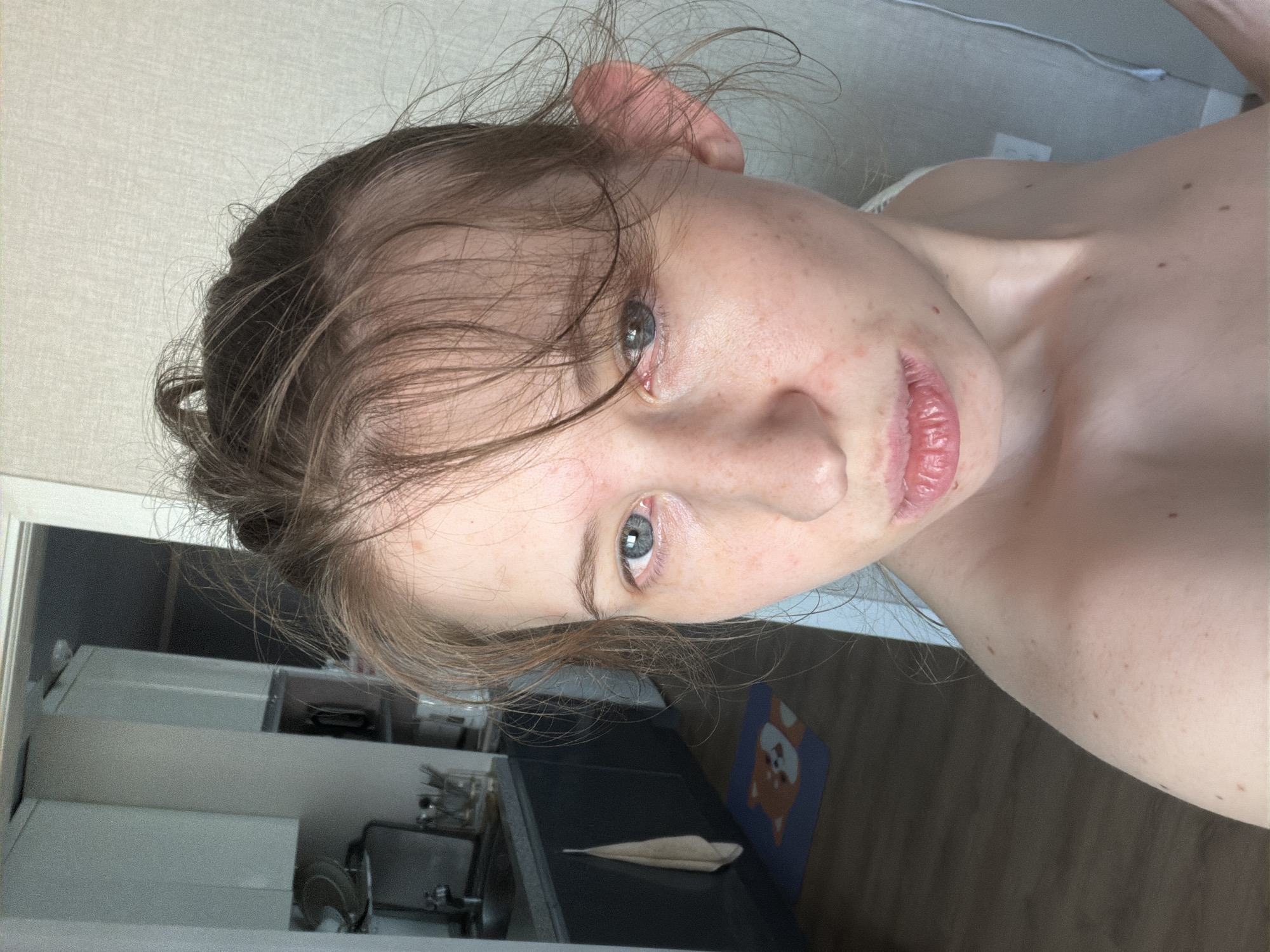 Casual morning selfie session in a Dongducheon bedroom