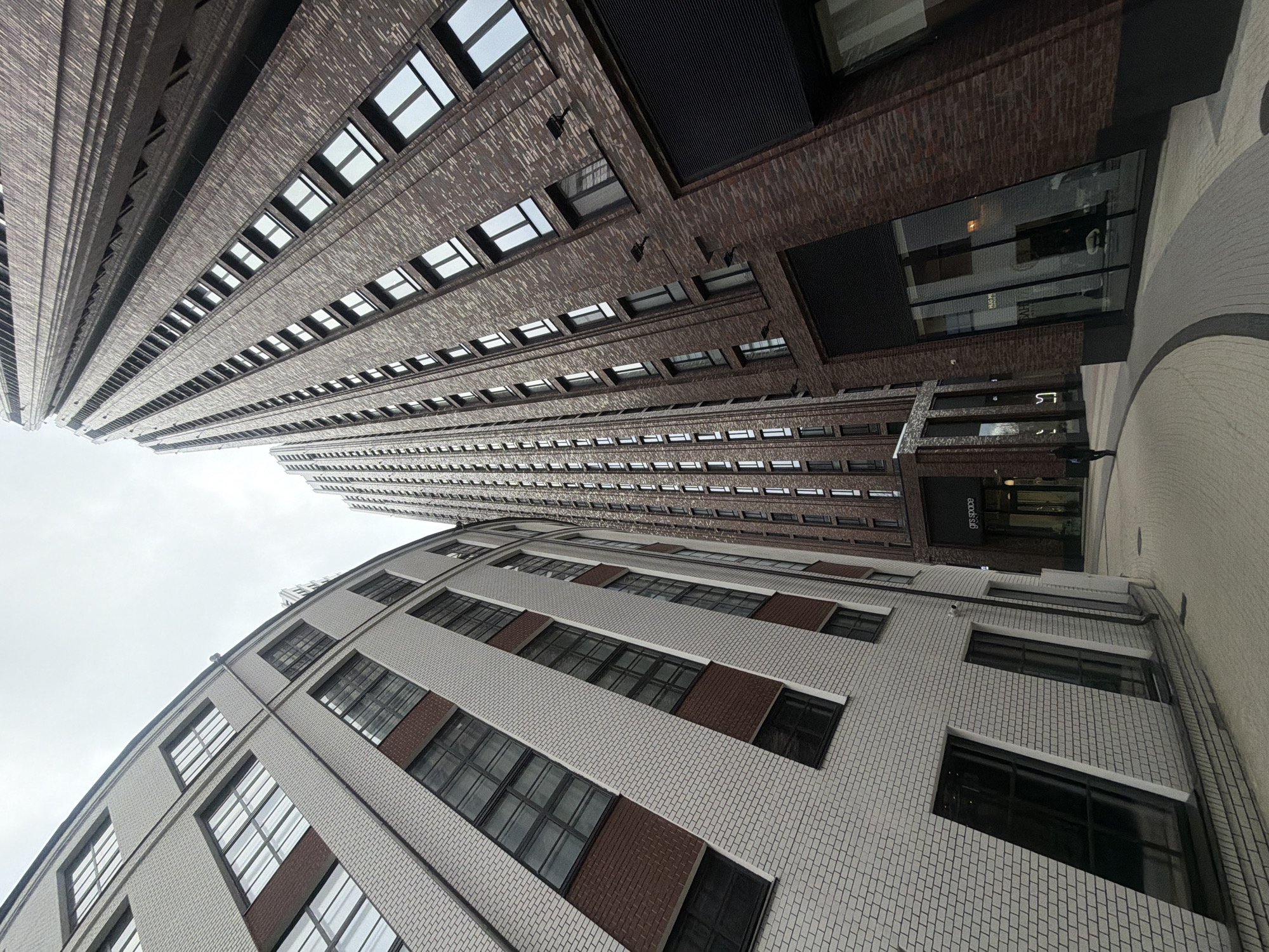 Moscow witnesses document buildings and office supplies during afternoon