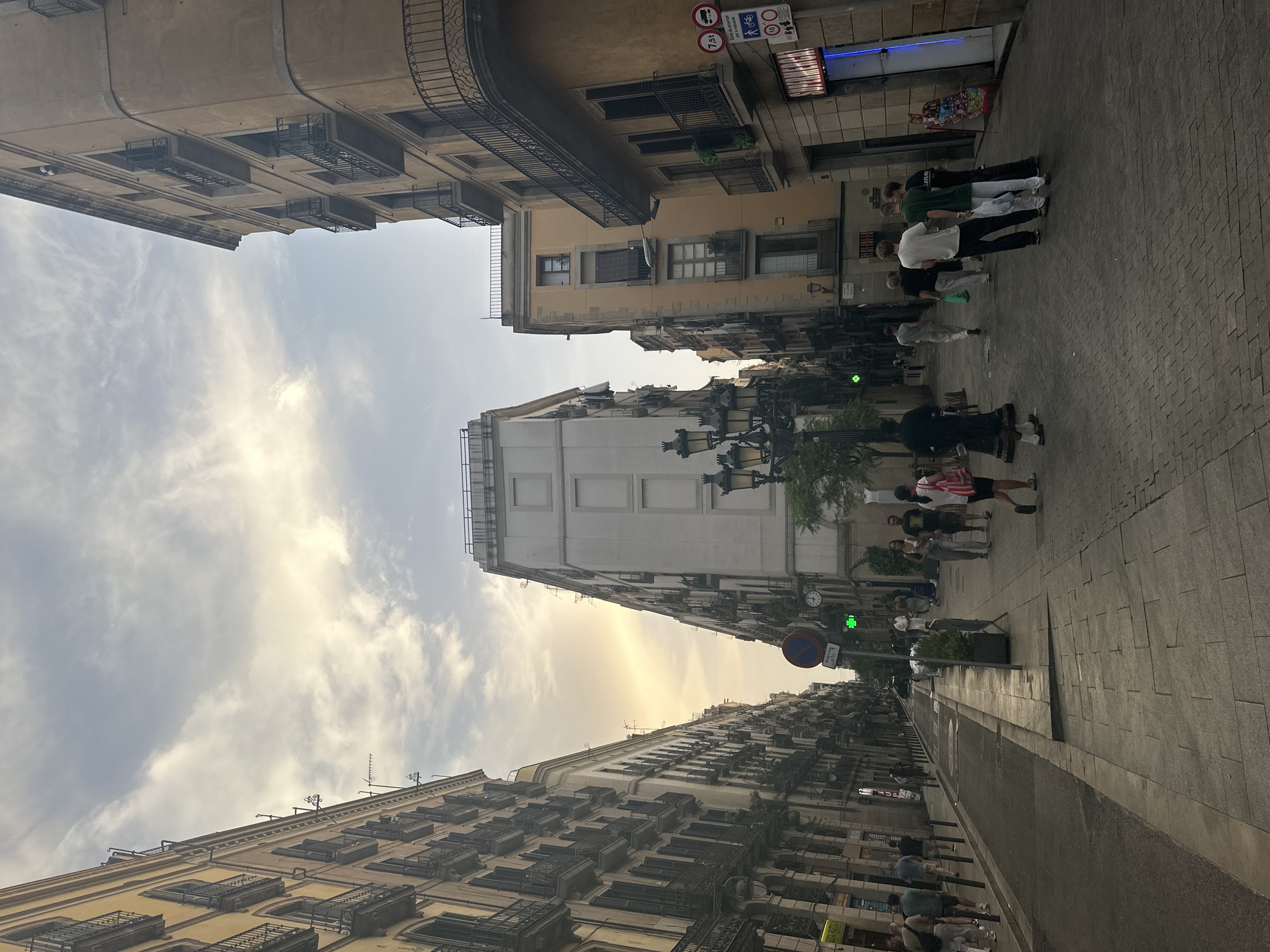 Evening stroll through Barcelona's historic and modern streets