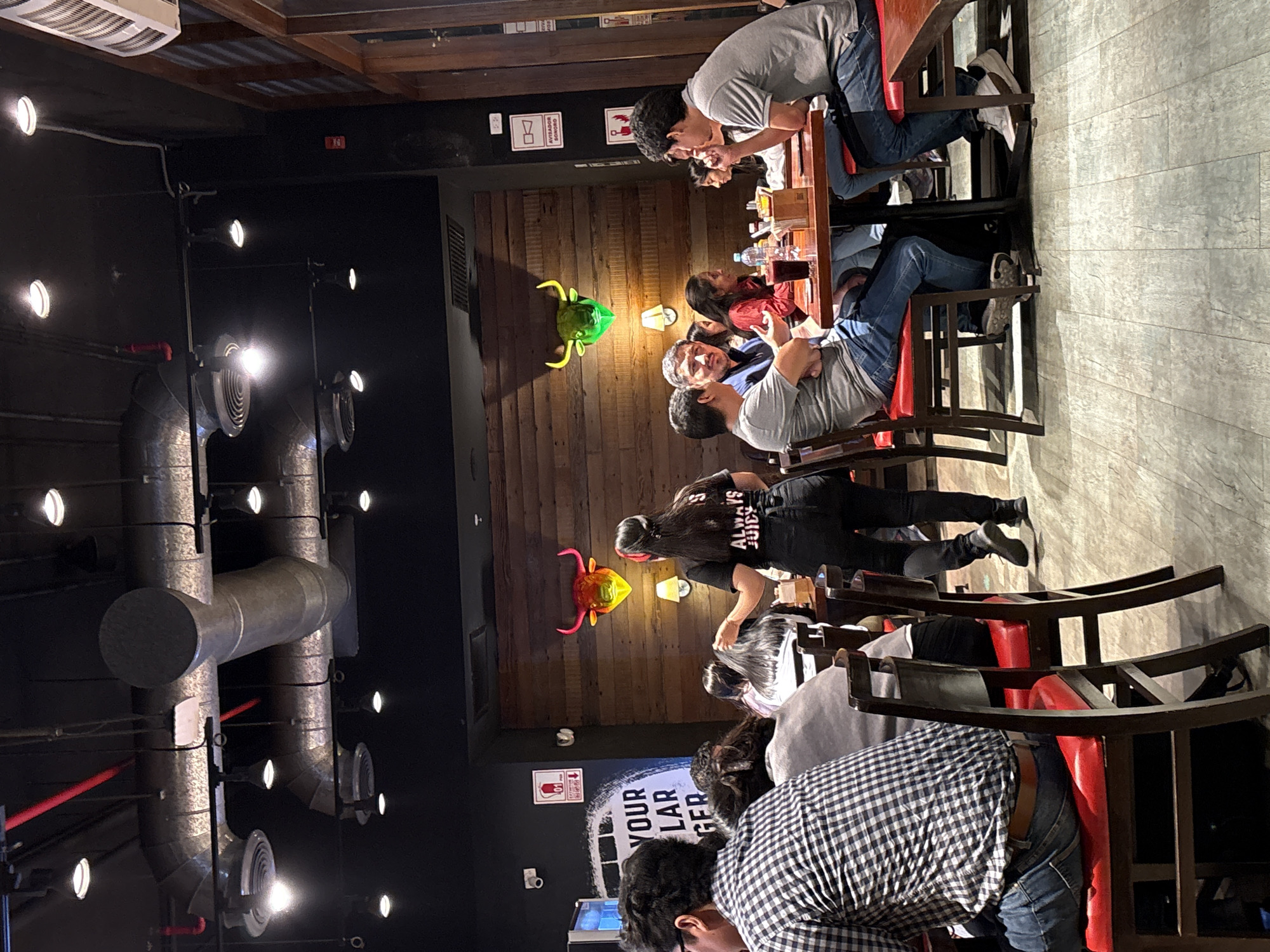 Late night dining gathering observed at San Borja restaurant