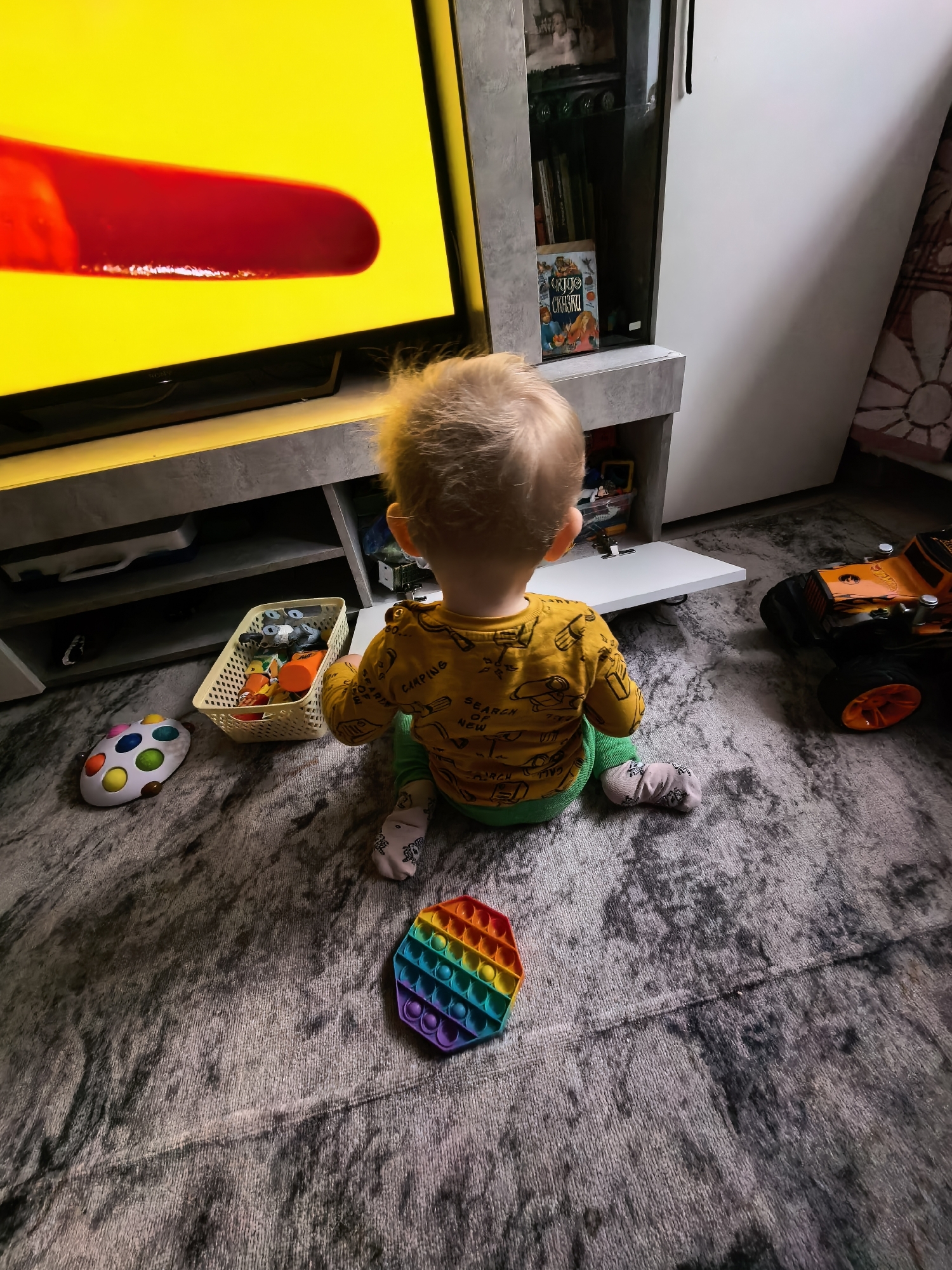 Toddler playtime captured across 20 minutes in Sterlitamak home