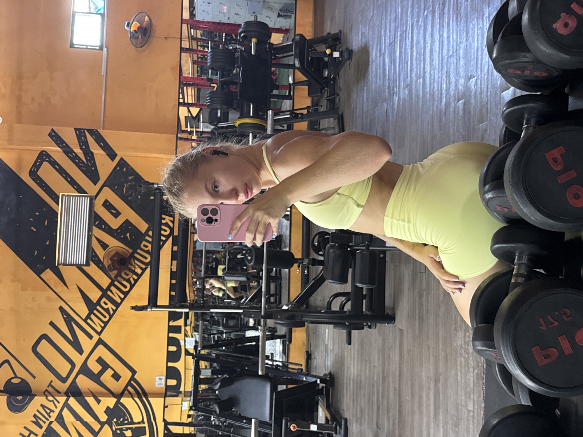 Gym session and street scenes across a Nha Trang morning