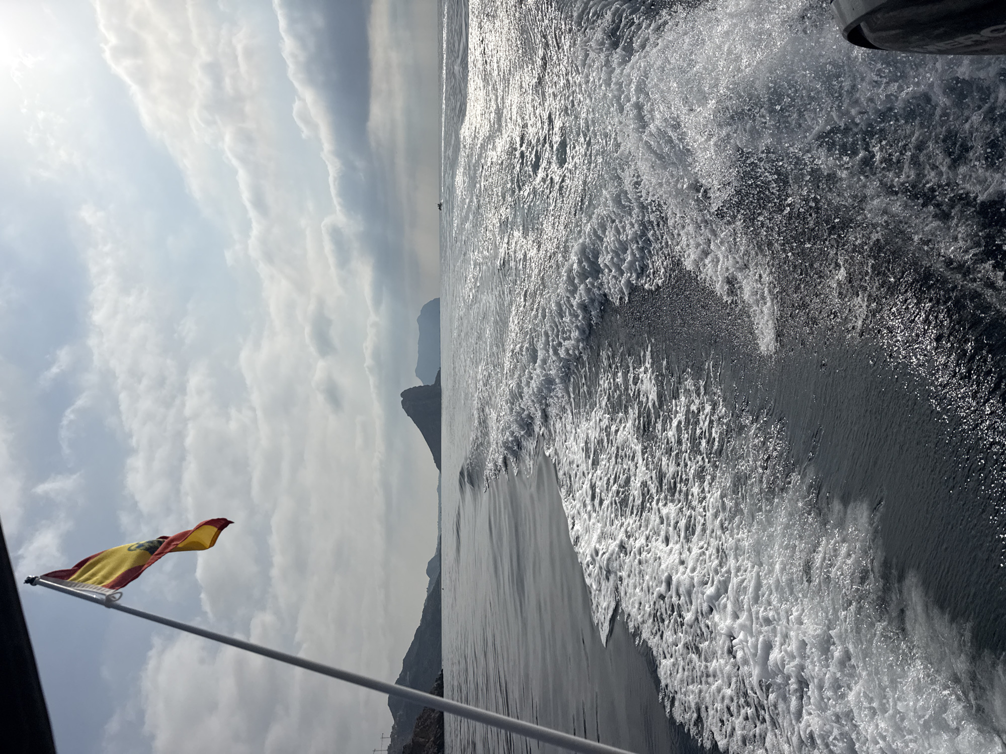 Spanish-flagged boat cuts through calm waters off Águilas coast