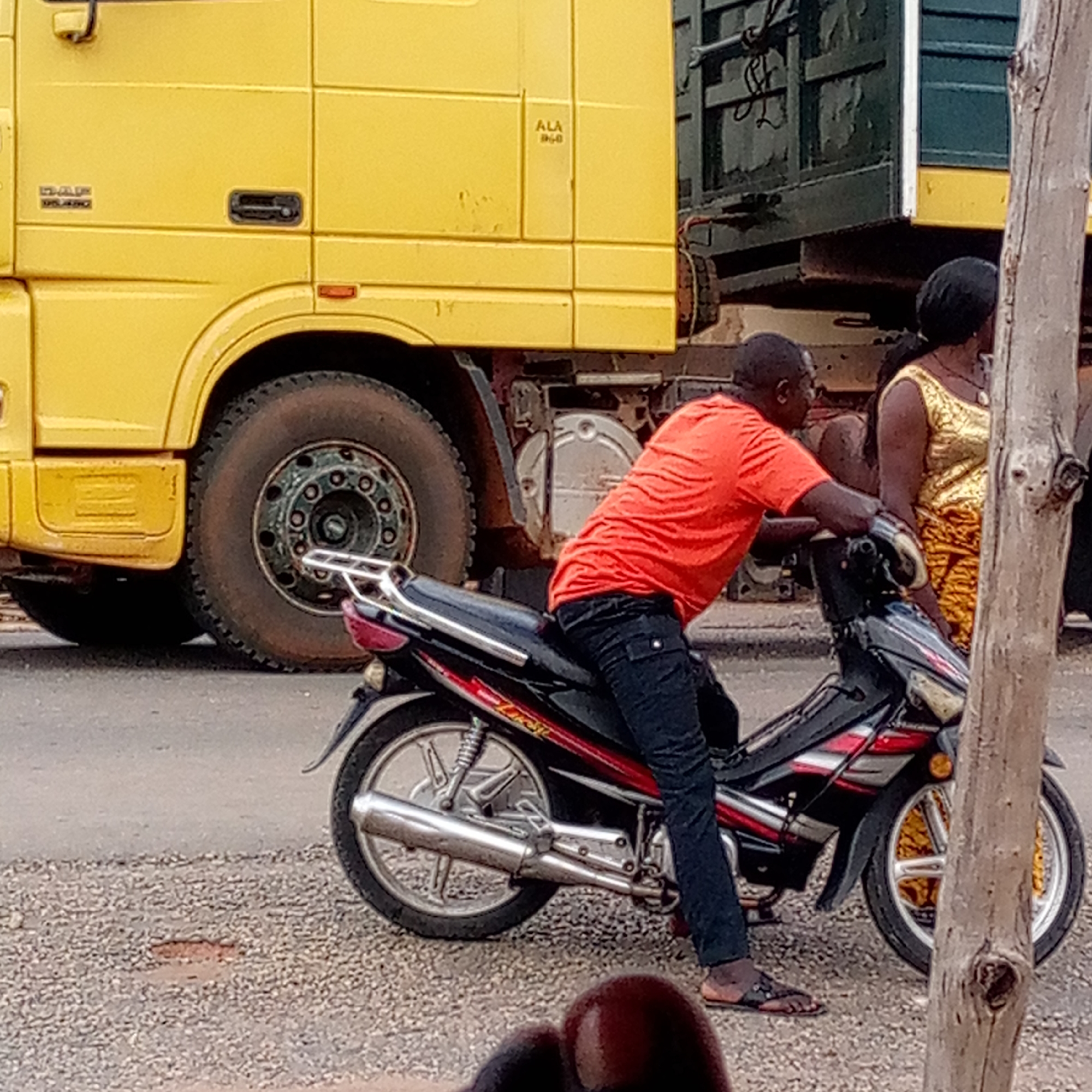 Afternoon street life documented in Mararaba, Nigeria