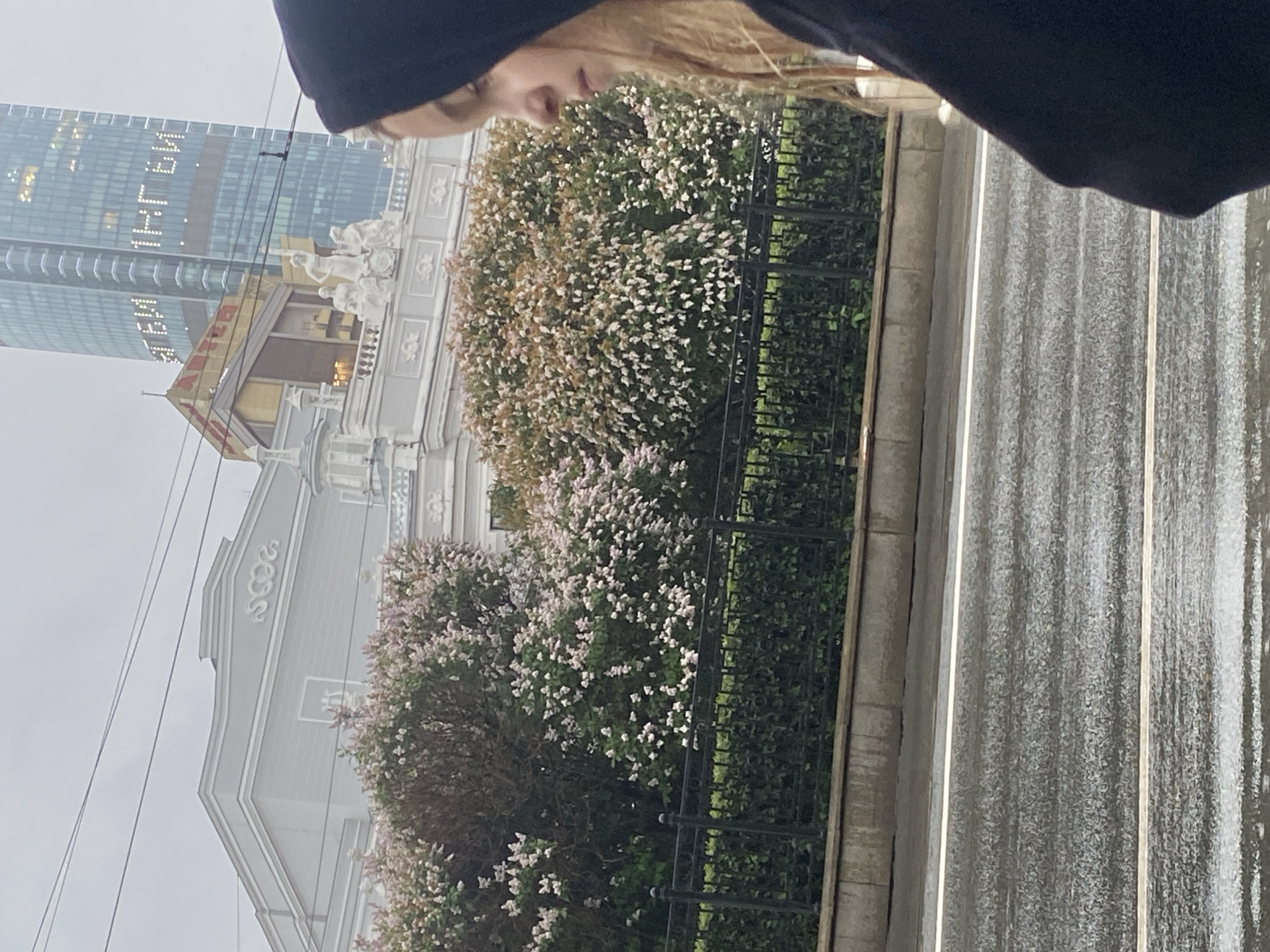 Witness captures Yekaterinburg street scenes on overcast afternoon