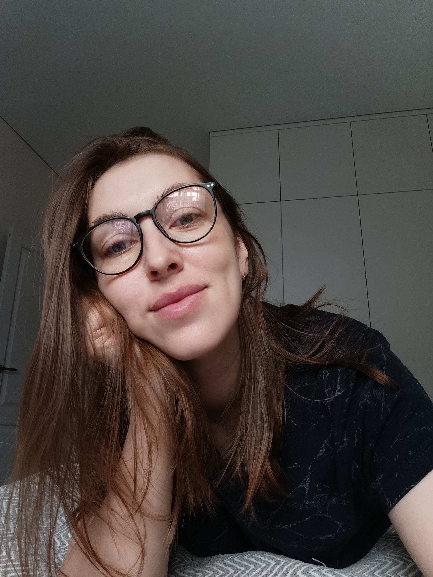 Woman takes morning selfies with cat in Russian home