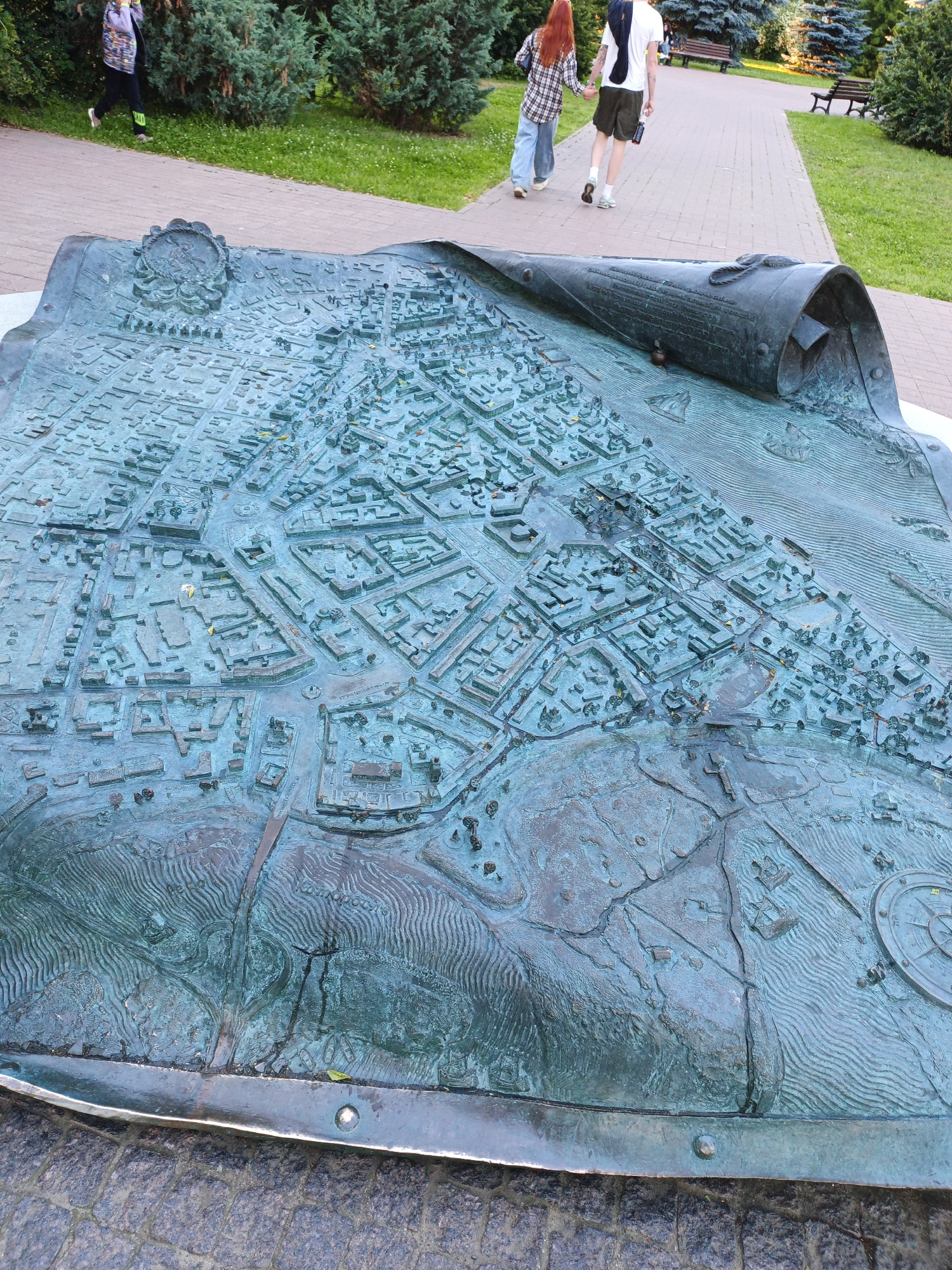 Yaroslavl's bear symbols, street art, and public spaces on a summer afternoon
