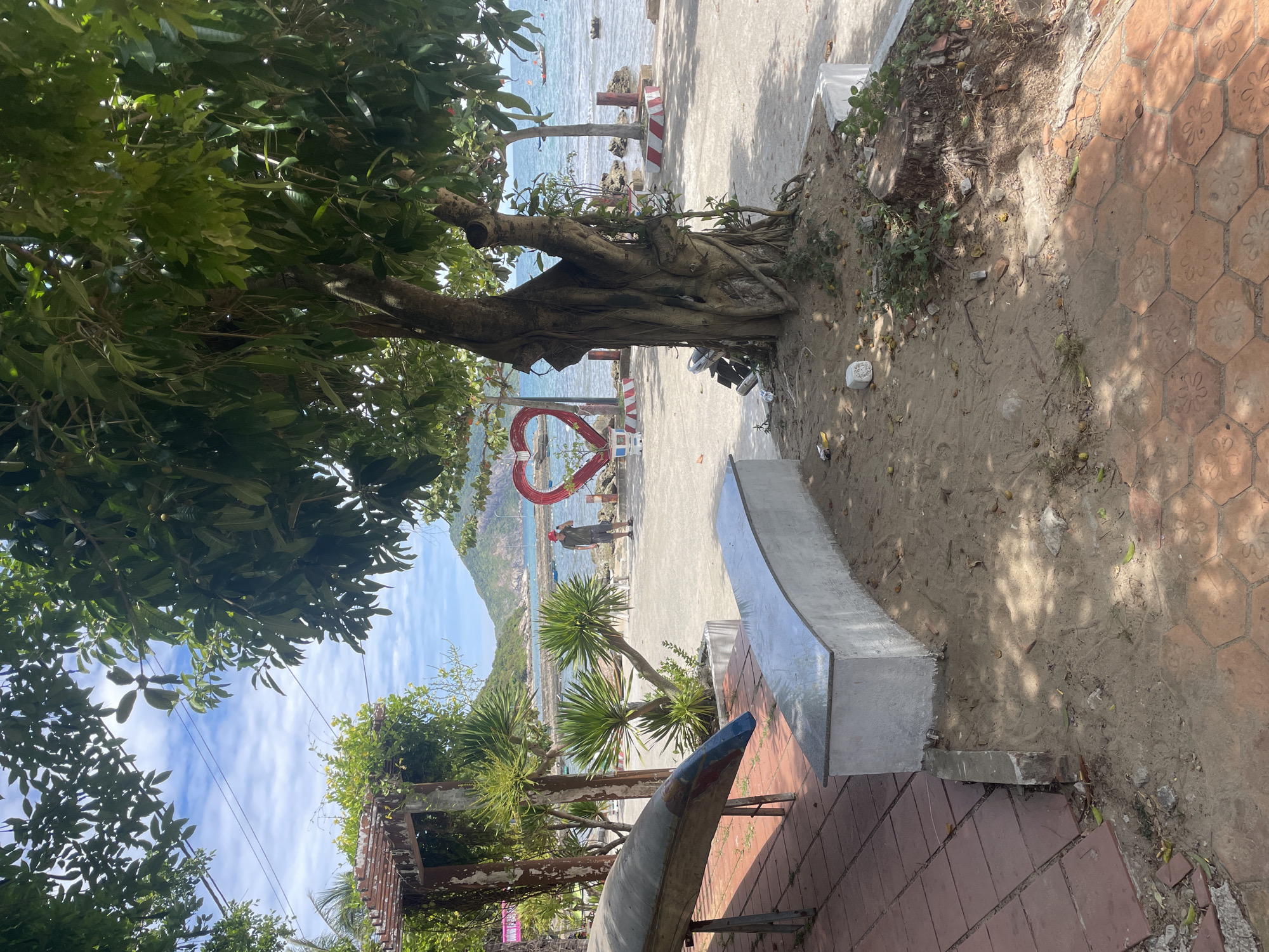 Early morning along Da Nang's coast: temples, boats, and beach cafes