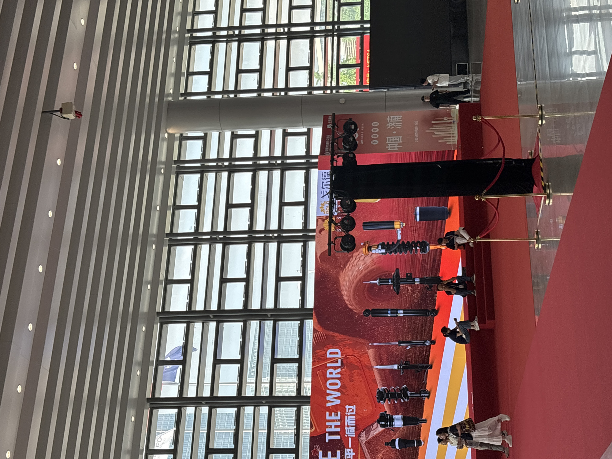 Auto parts trade fair draws crowds in Liangjiang