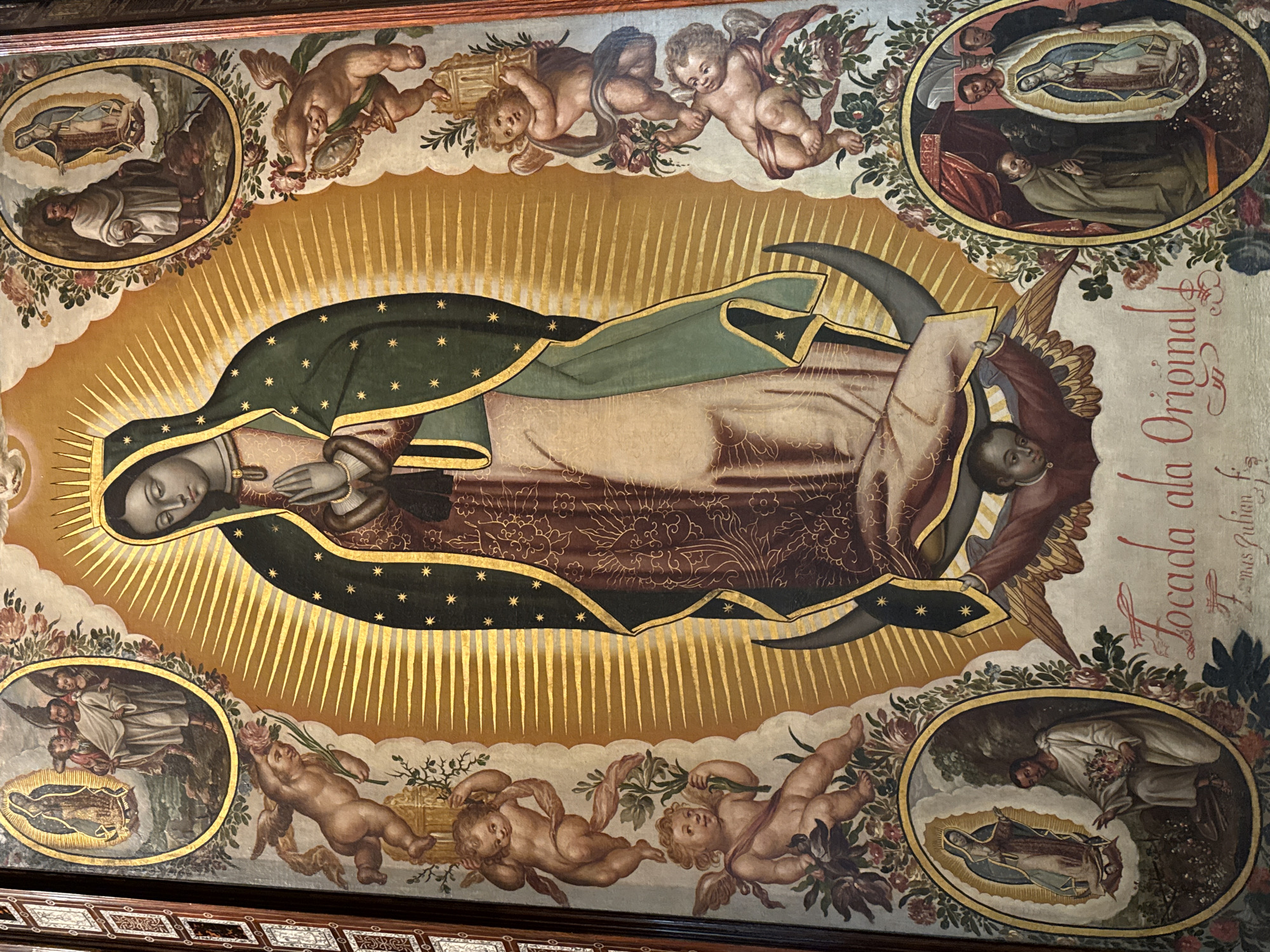 Mexico City murals featuring Virgin of Guadalupe, revolutionaries documented