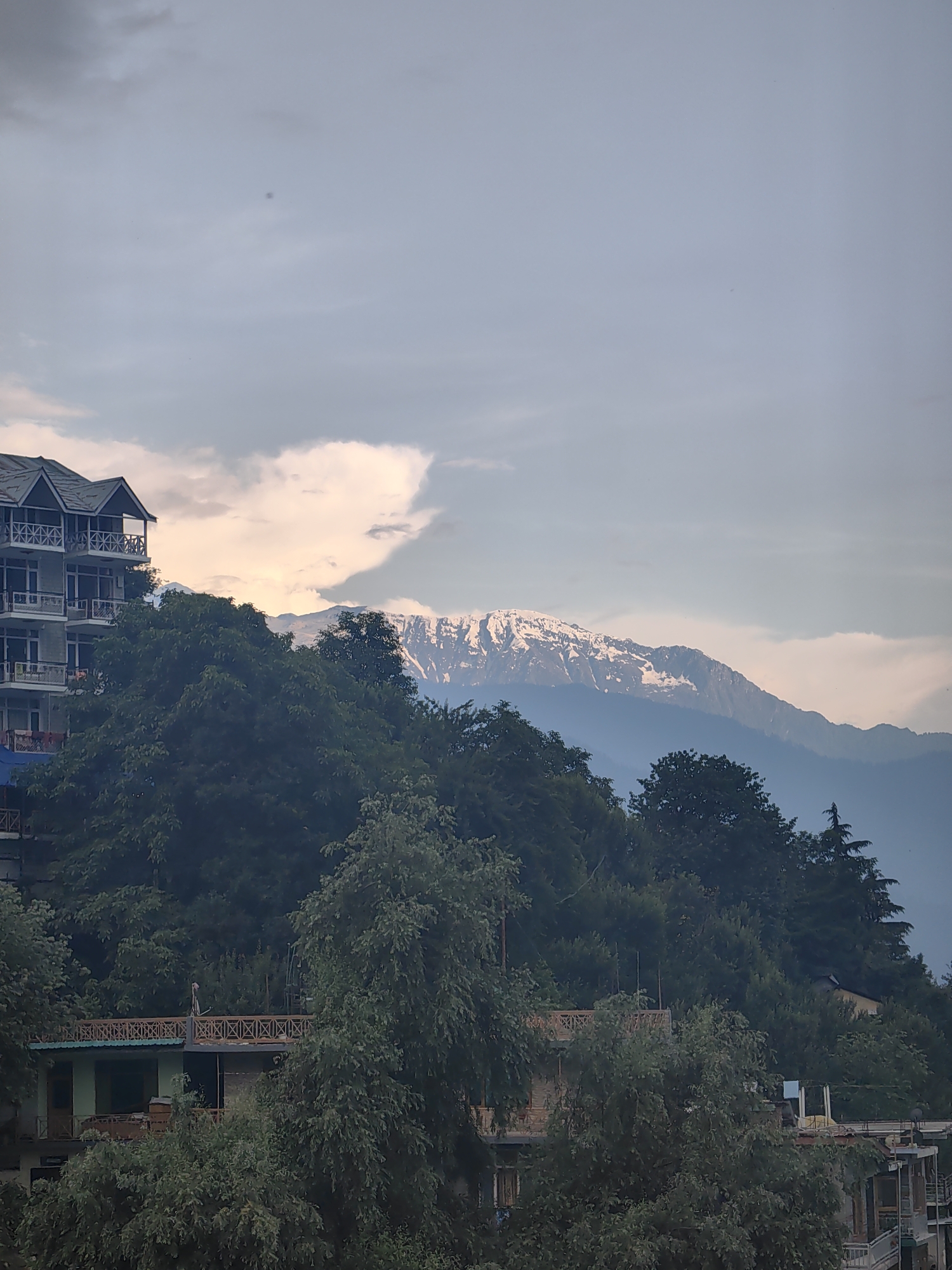Mountain village life documented in Vashisht, India afternoon stroll
