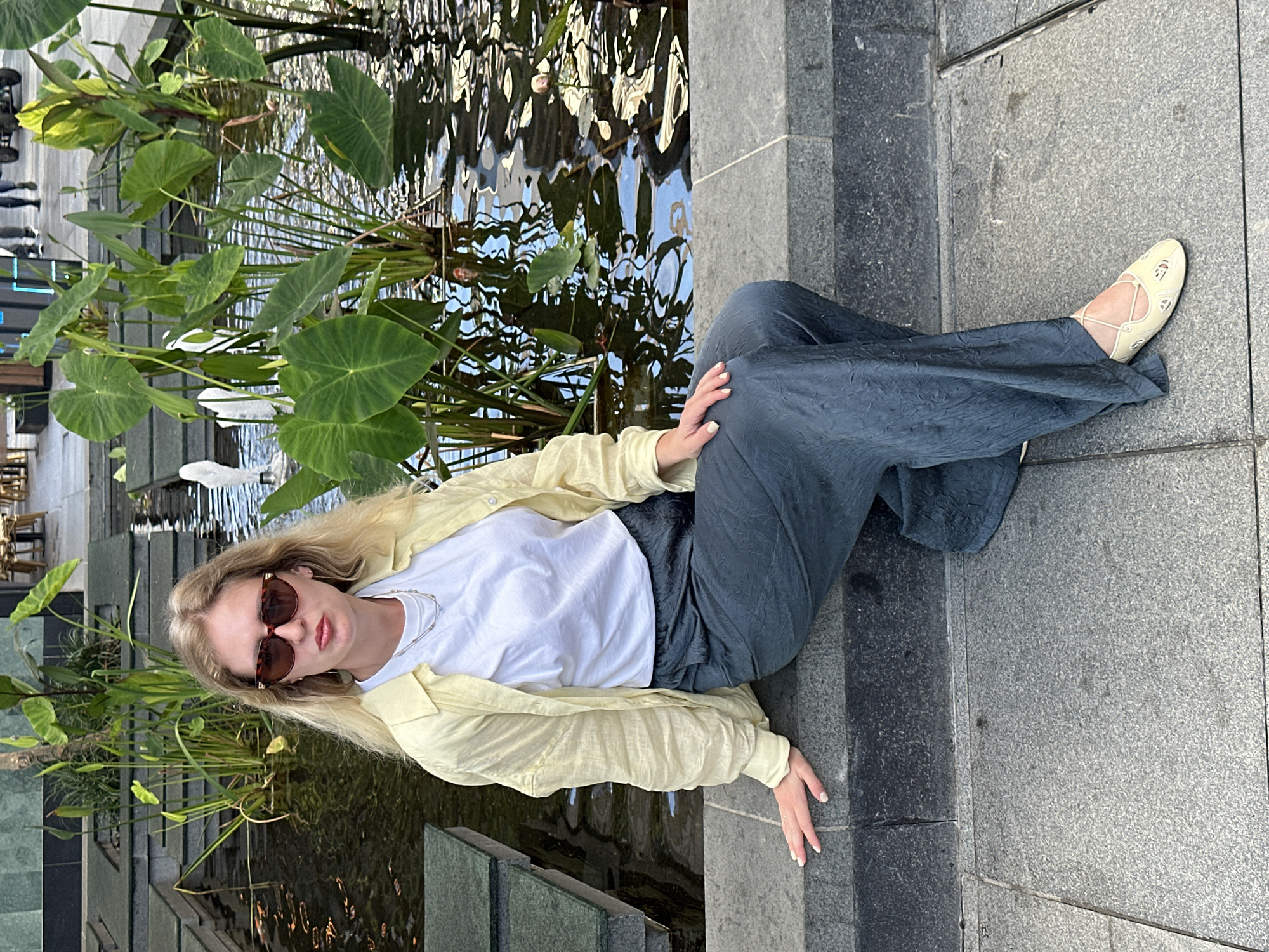 Morning cafe and shopping scenes documented in Ramat HaSharon
