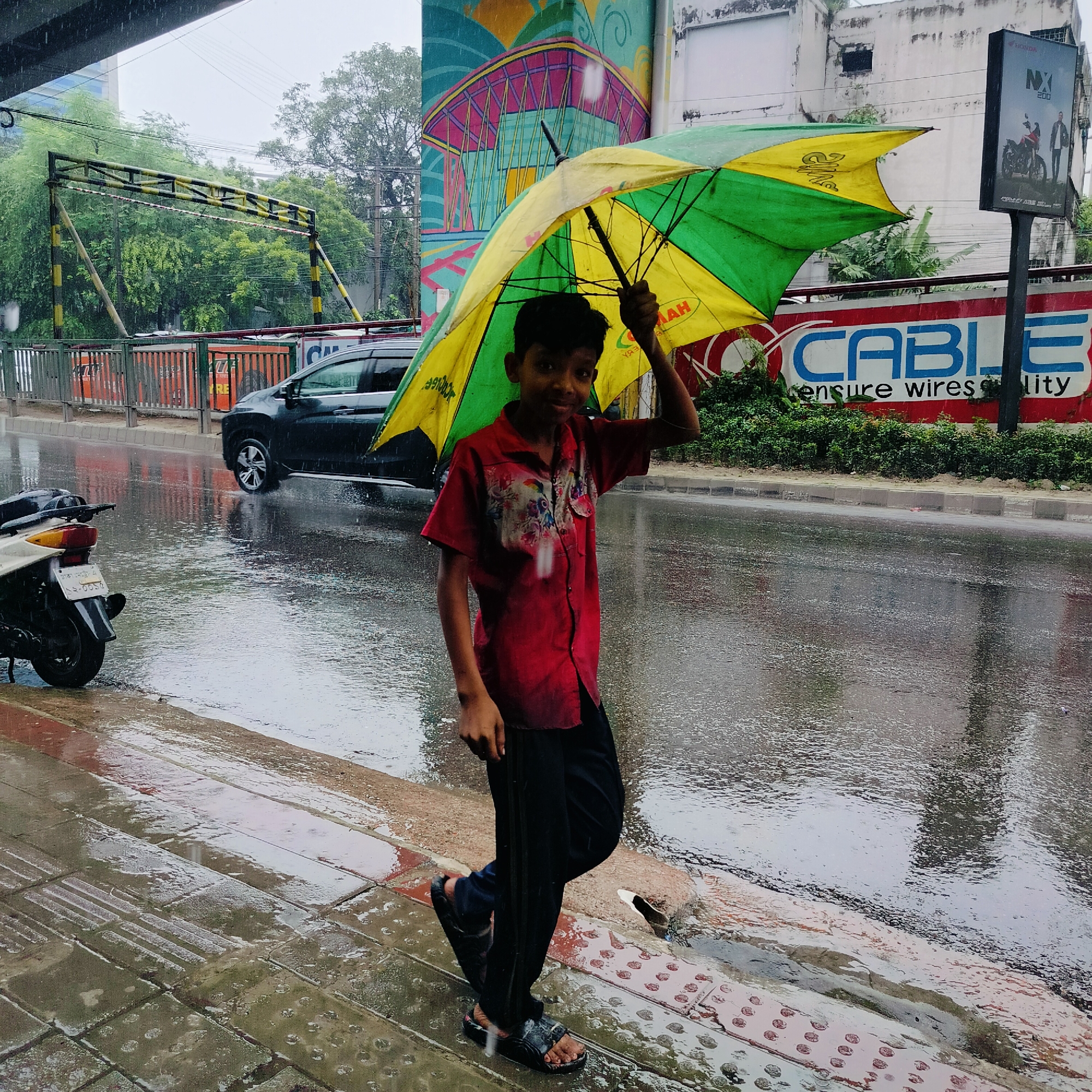 Dhaka streets in the rain, early morning rush