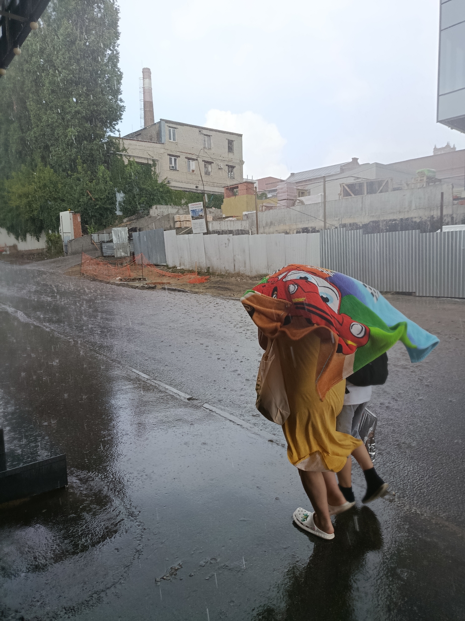 Rainy morning walk in Saratov, pink hat and all