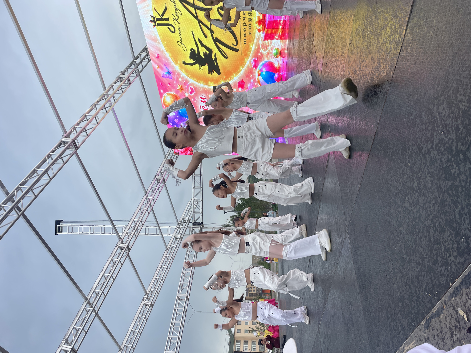 Children's dance performances draw crowds to Kokshetau park festival