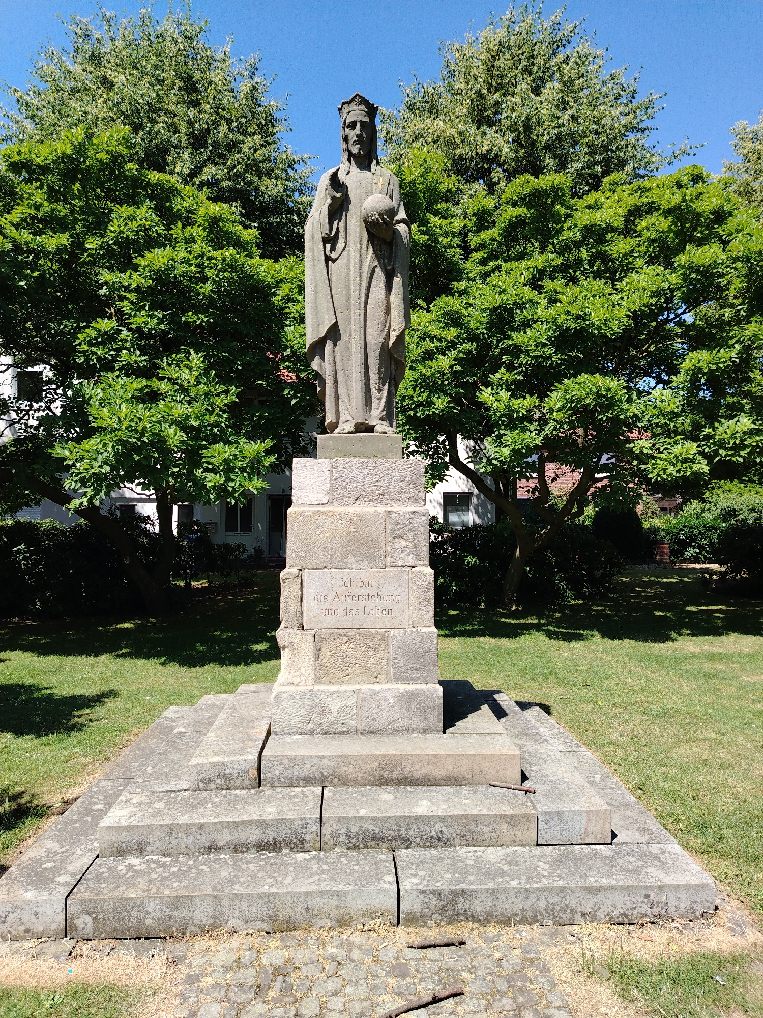 Exploring the church grounds and monuments of Neuenkirchen-Vörden