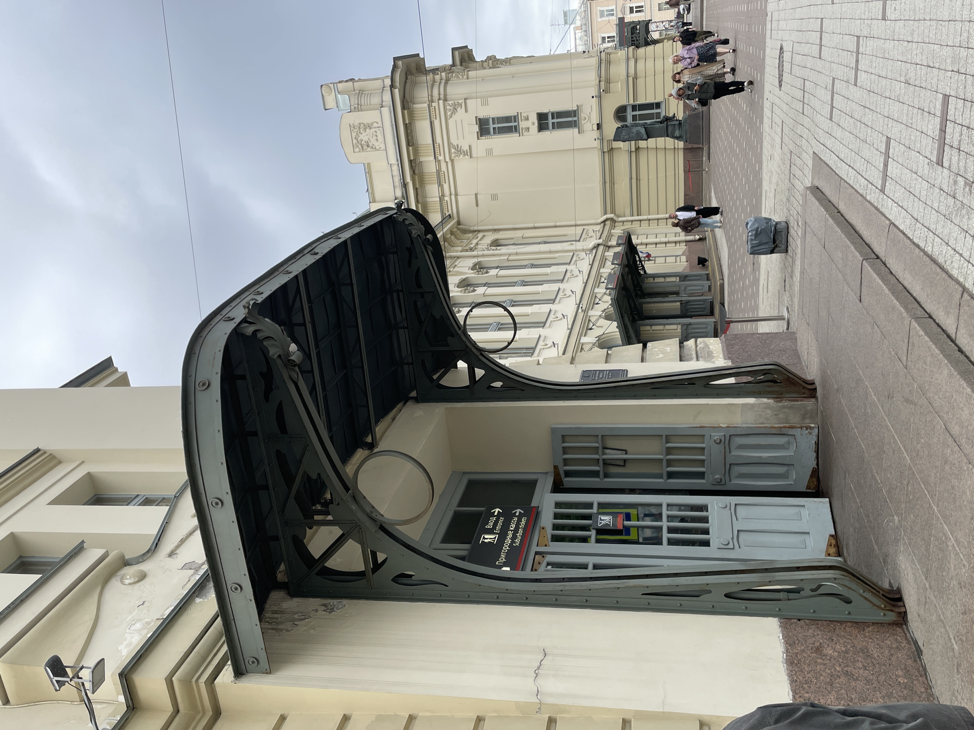 Quick tour of Saint Petersburg's historic architecture and metro