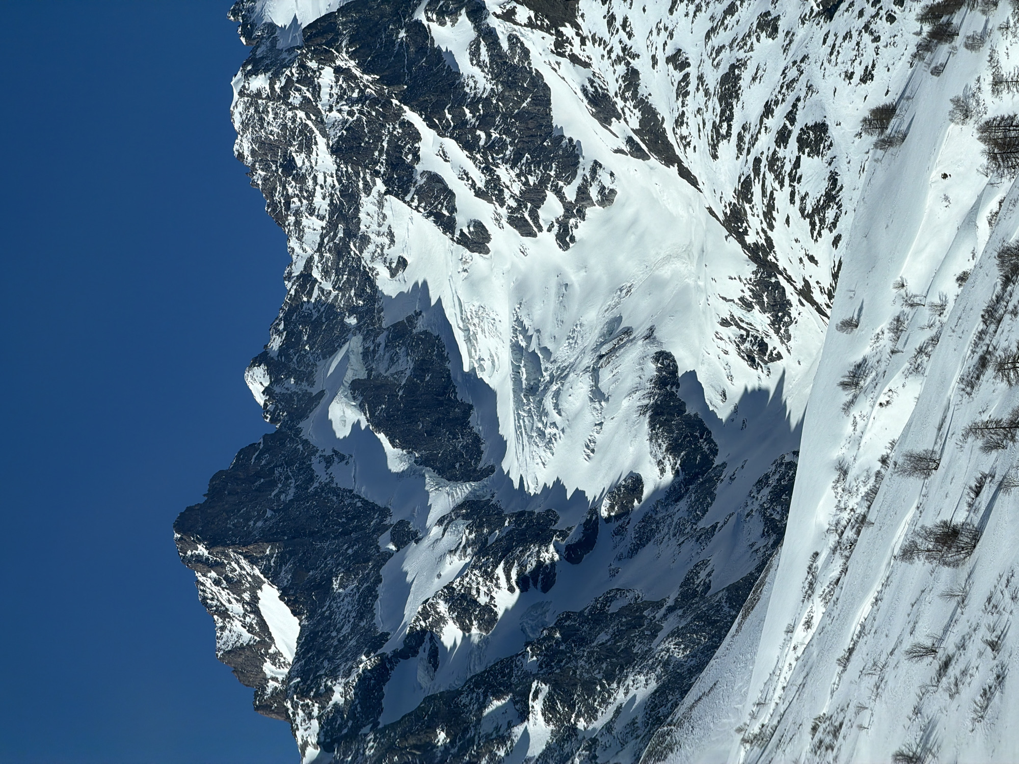 Spring snow conditions observed on French Alpine mountainside
