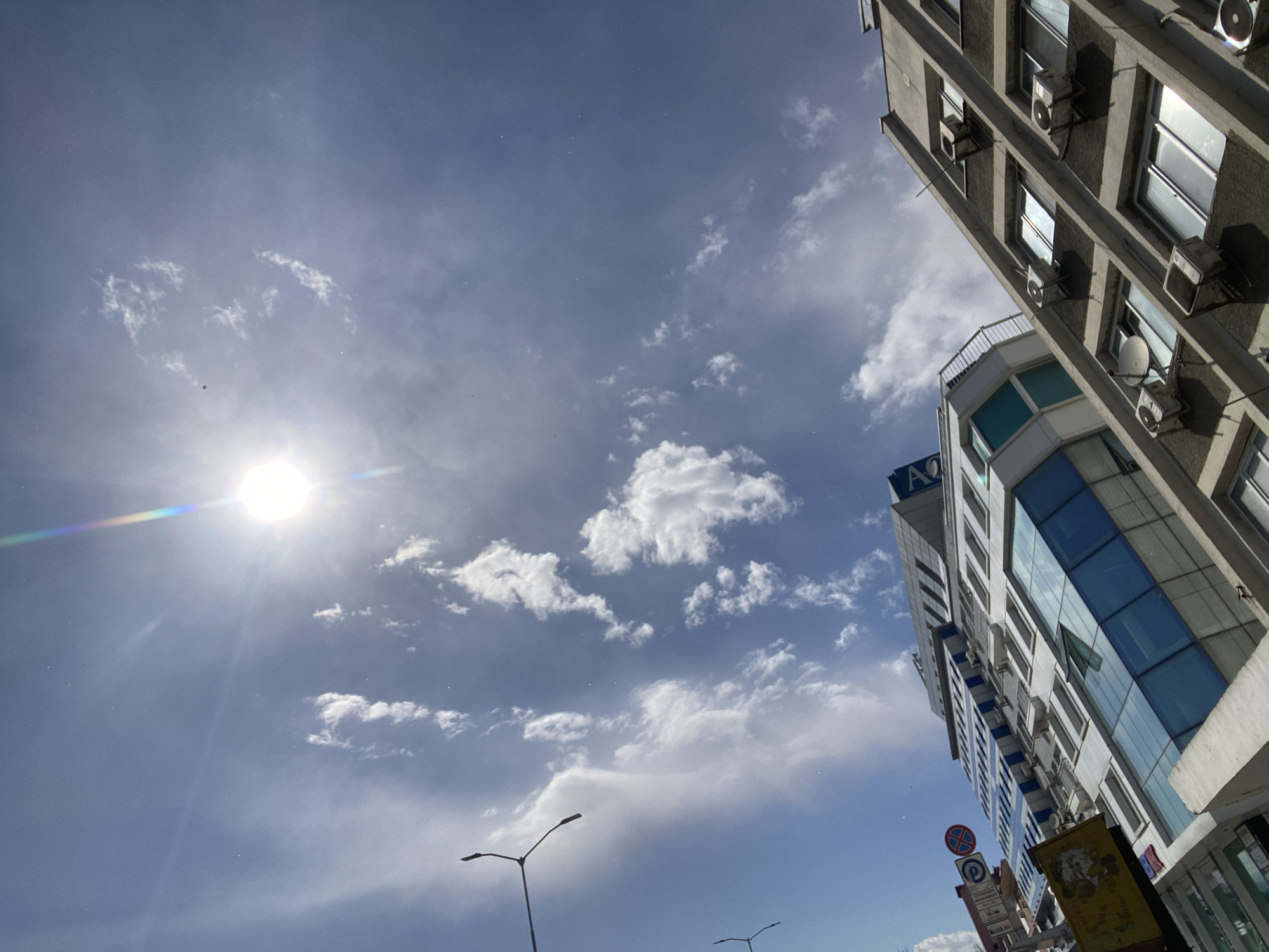 Clear skies, tall buildings documented in Varna street scene
