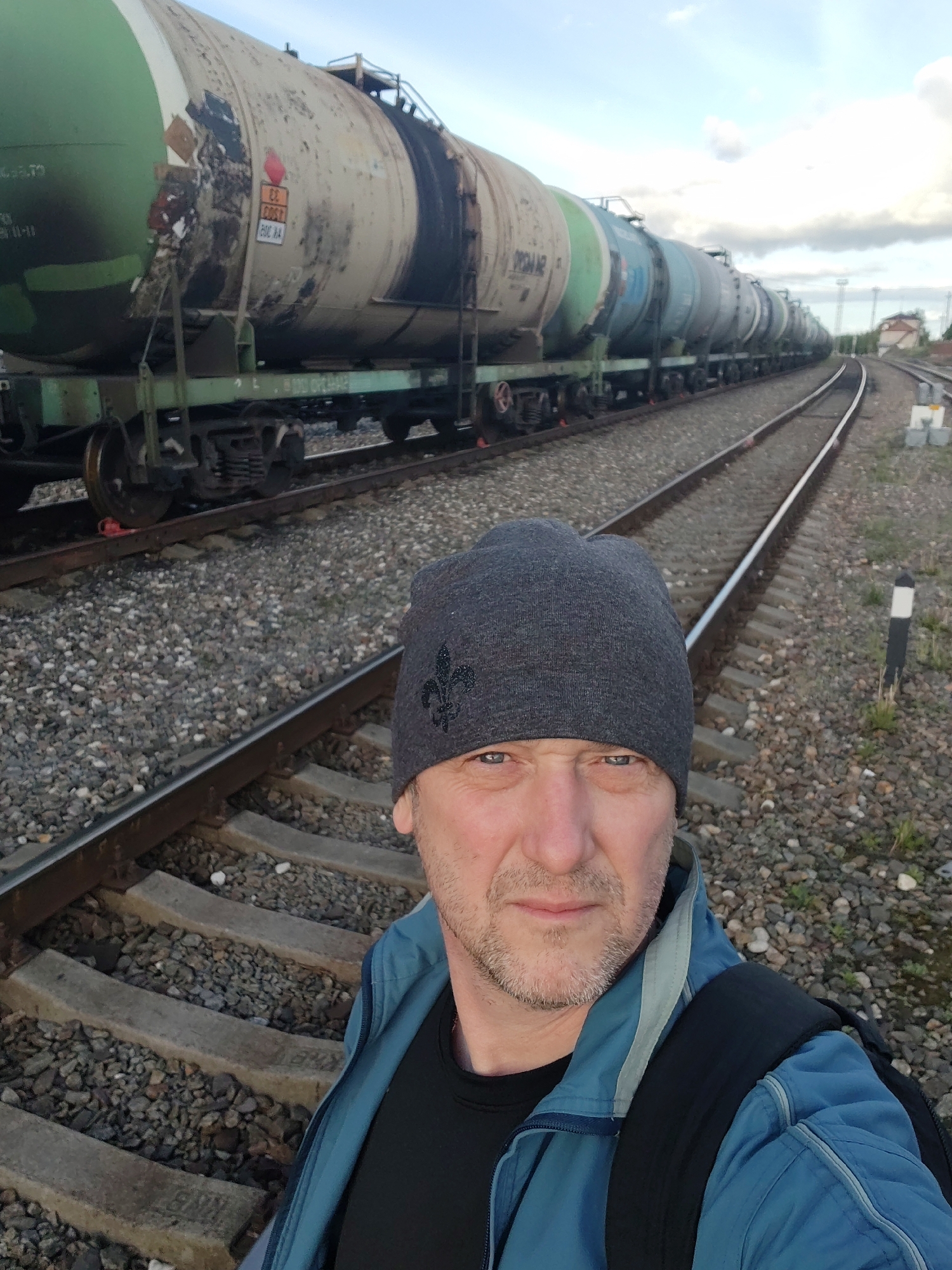 Man with backpack observed near railway tracks in Russia