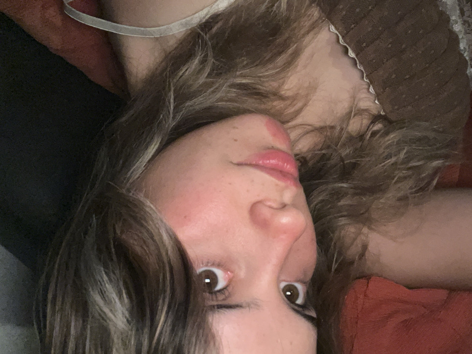 Woman documents late-night moments through selfies in Argentina