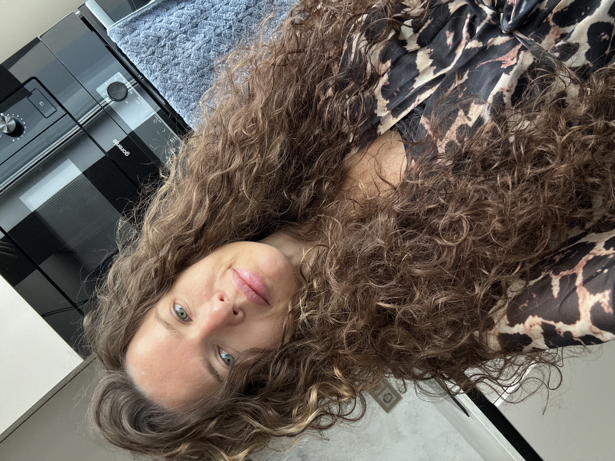 Moscow morning: selfies, outfit tries, and supplement shots