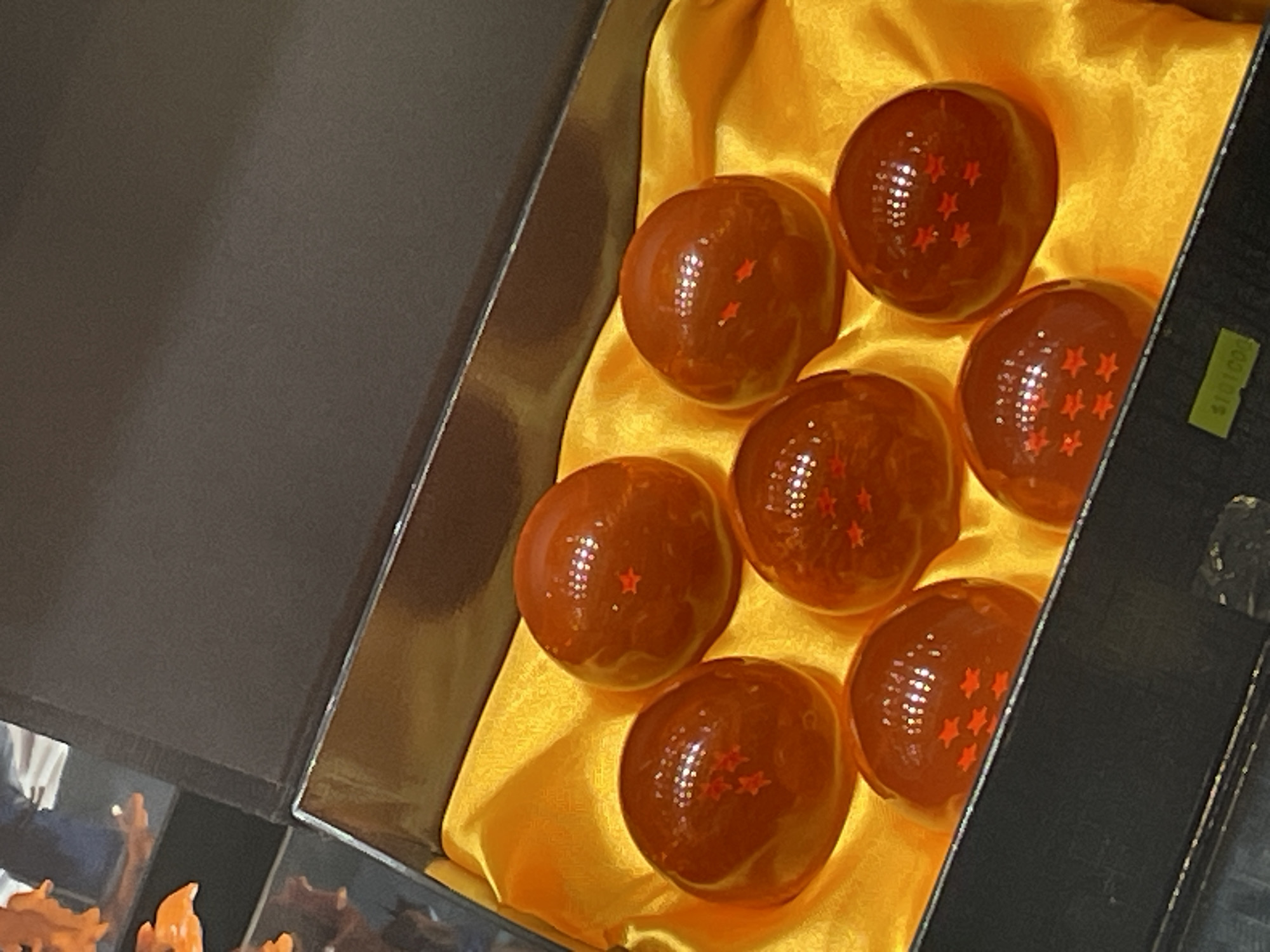 Dragon Ball collectibles and street scenes documented in Buenos Aires