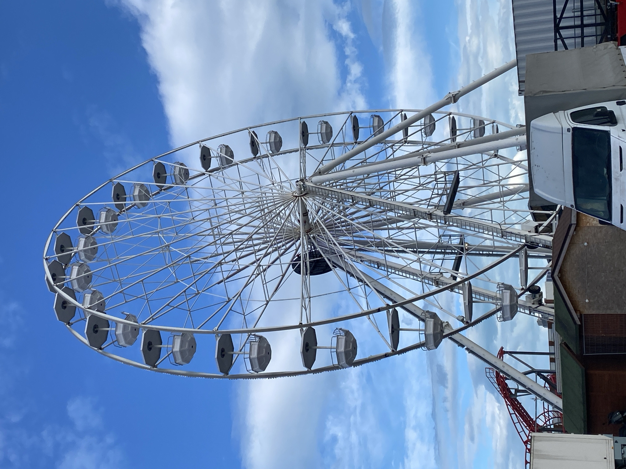 Varna Ferris wheel draws multiple observers on spring afternoon