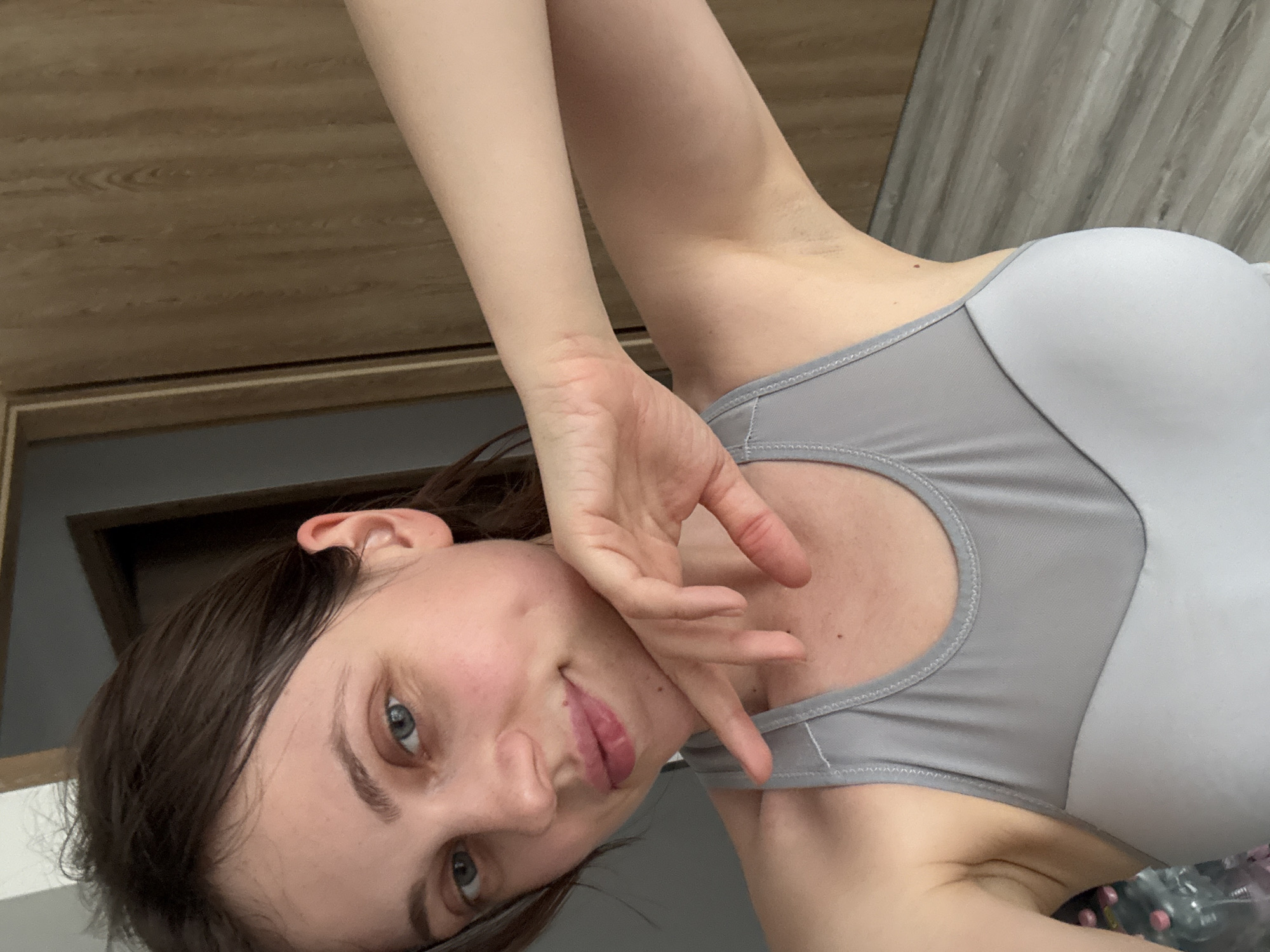 Woman photographed in multiple poses in Balatonlelle residence