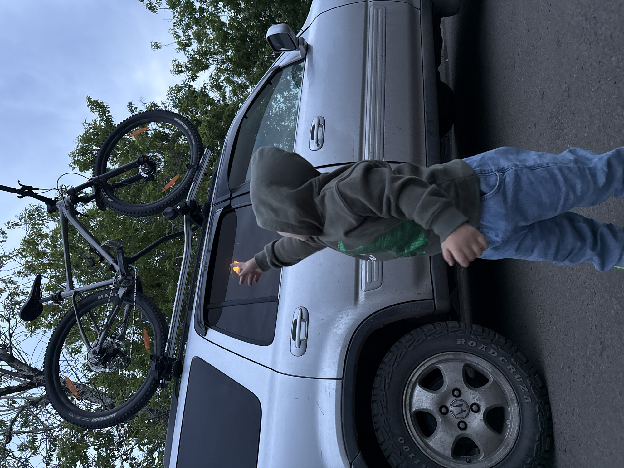 Child spotted at multiple Krasnoyarsk locations during afternoon outing