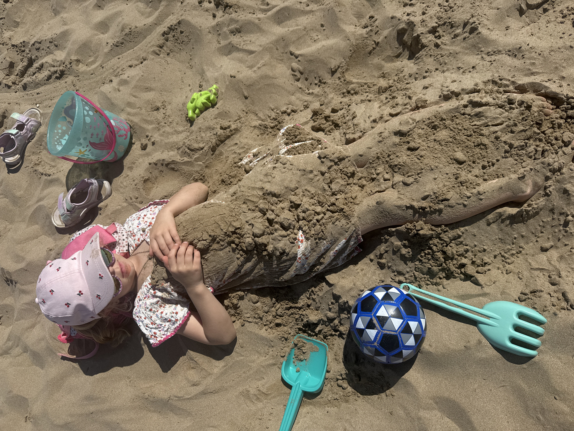 Family enjoys afternoon beach outing in Valencia, Spain