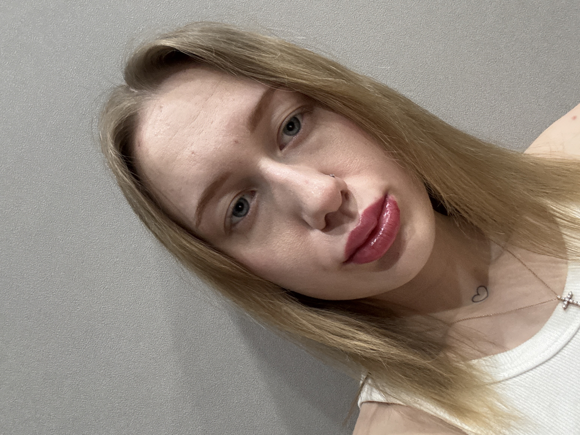 Woman takes selfies in Rostov-on-Don apartment