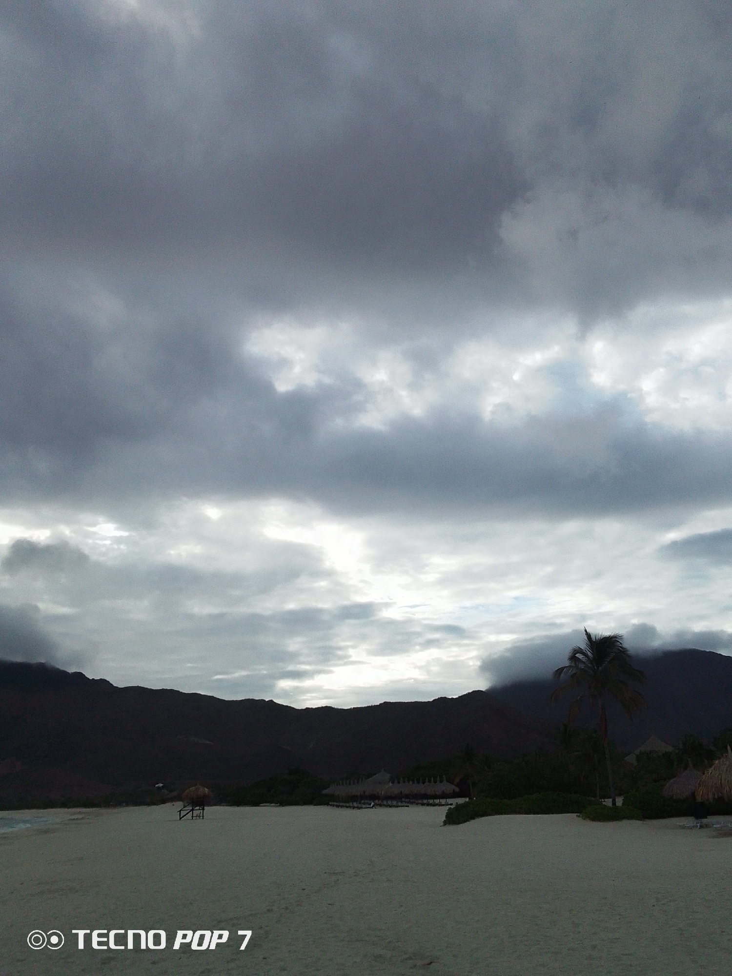 Overcast beach day documented in Pedro González, Venezuela