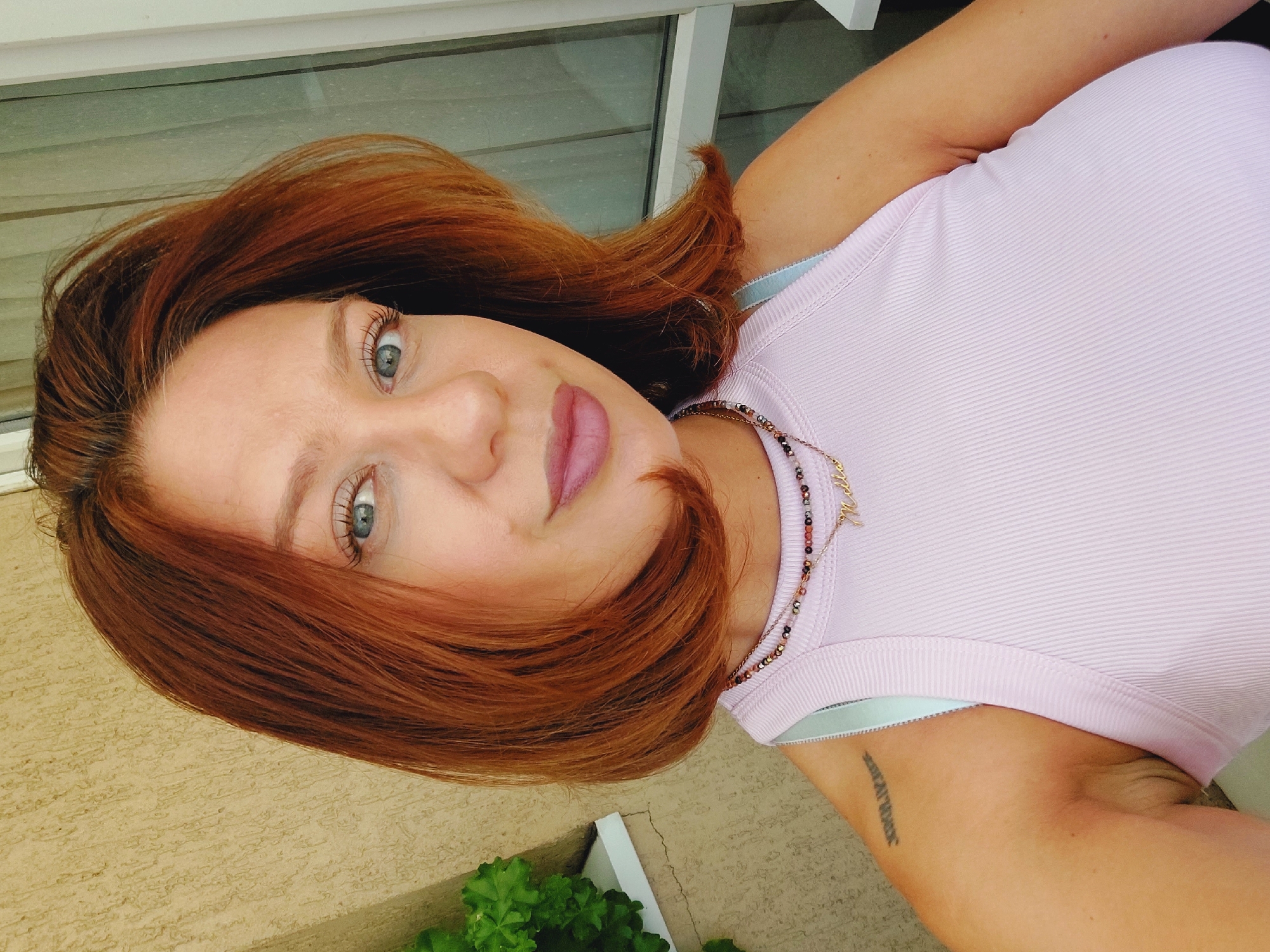 Quick selfie session in Sofia, pink flower and gold sunglasses