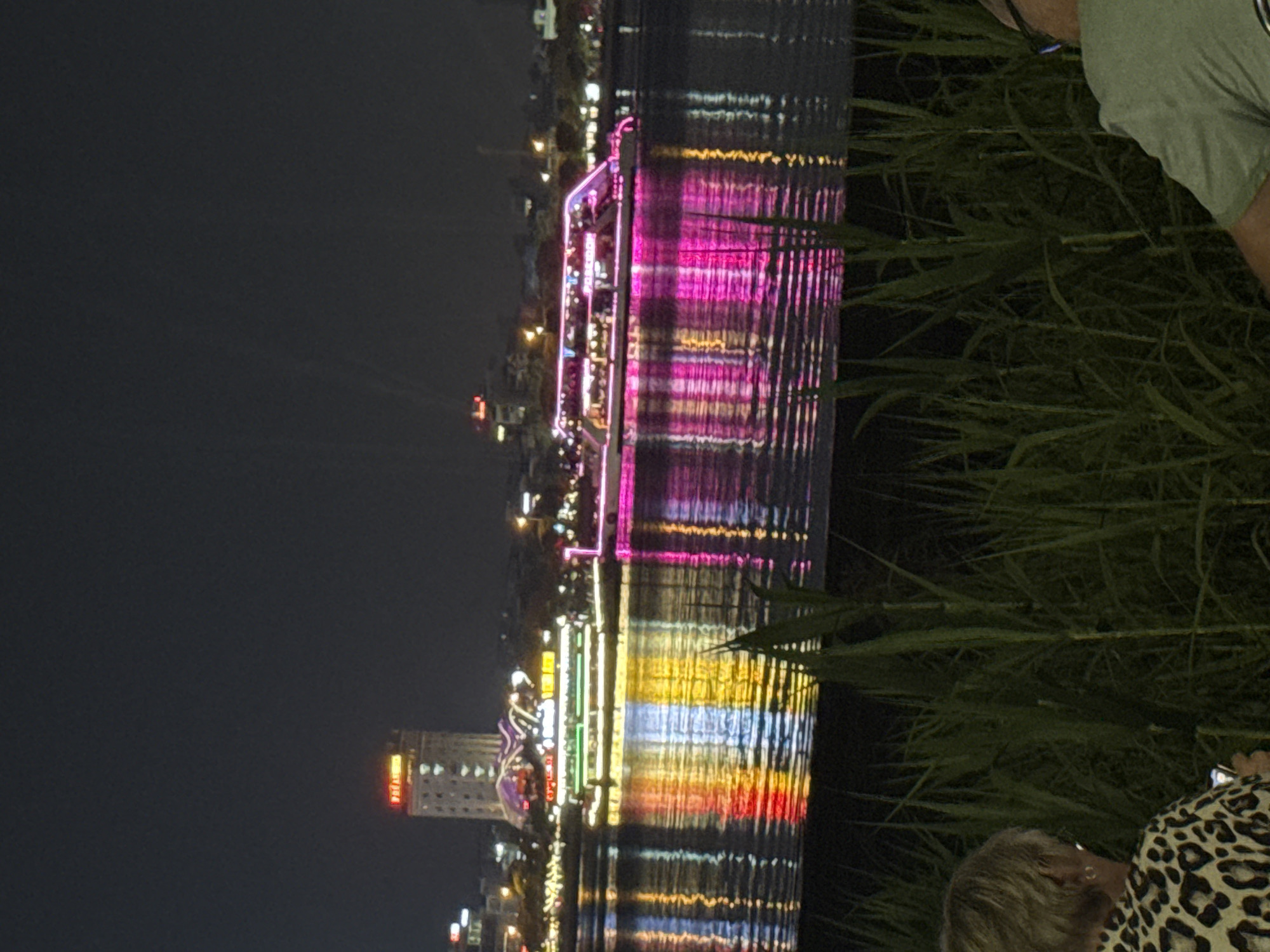 Evening crowds gather at Dragon Bridge, markets bustling in Đà Nẵng